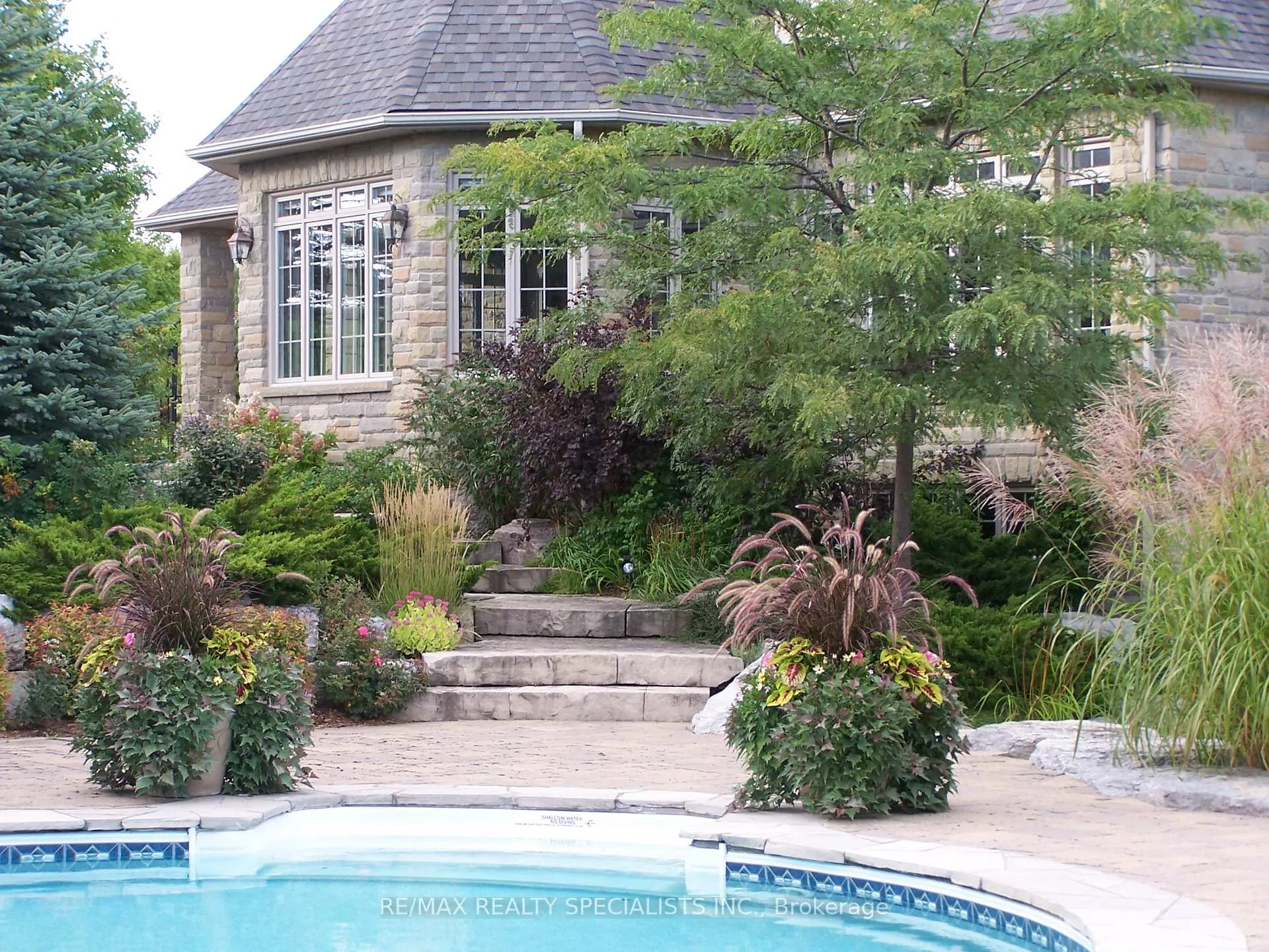 Photo 4 of 2 Valley Hill Drive, Caledon, Palgrave — HOMEH