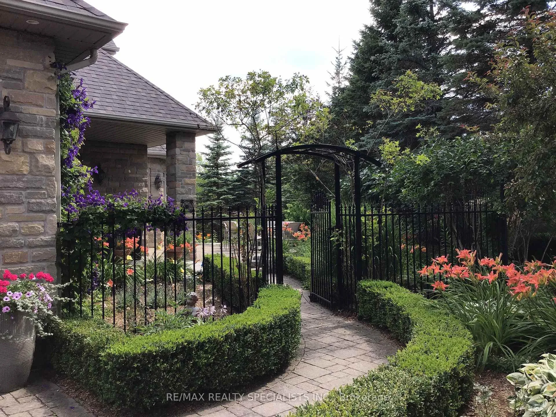 Photo 6 of 2 Valley Hill Drive, Caledon, Palgrave — HOMEH