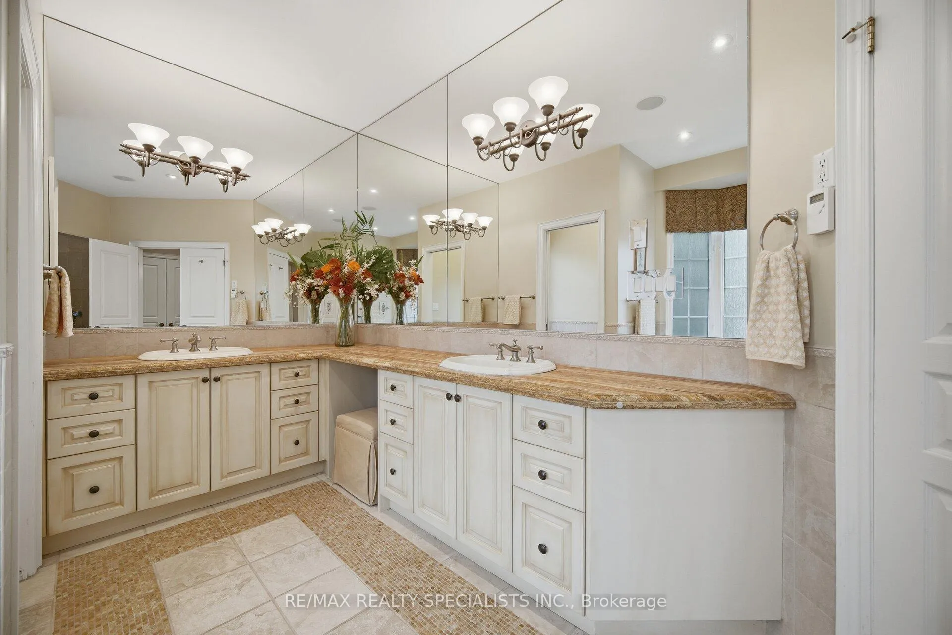 Photo 25 of 2 Valley Hill Drive, Caledon, Palgrave — HOMEH