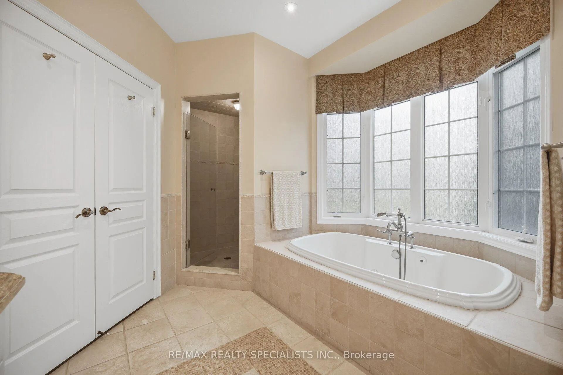 Photo 26 of 2 Valley Hill Drive, Caledon, Palgrave — HOMEH