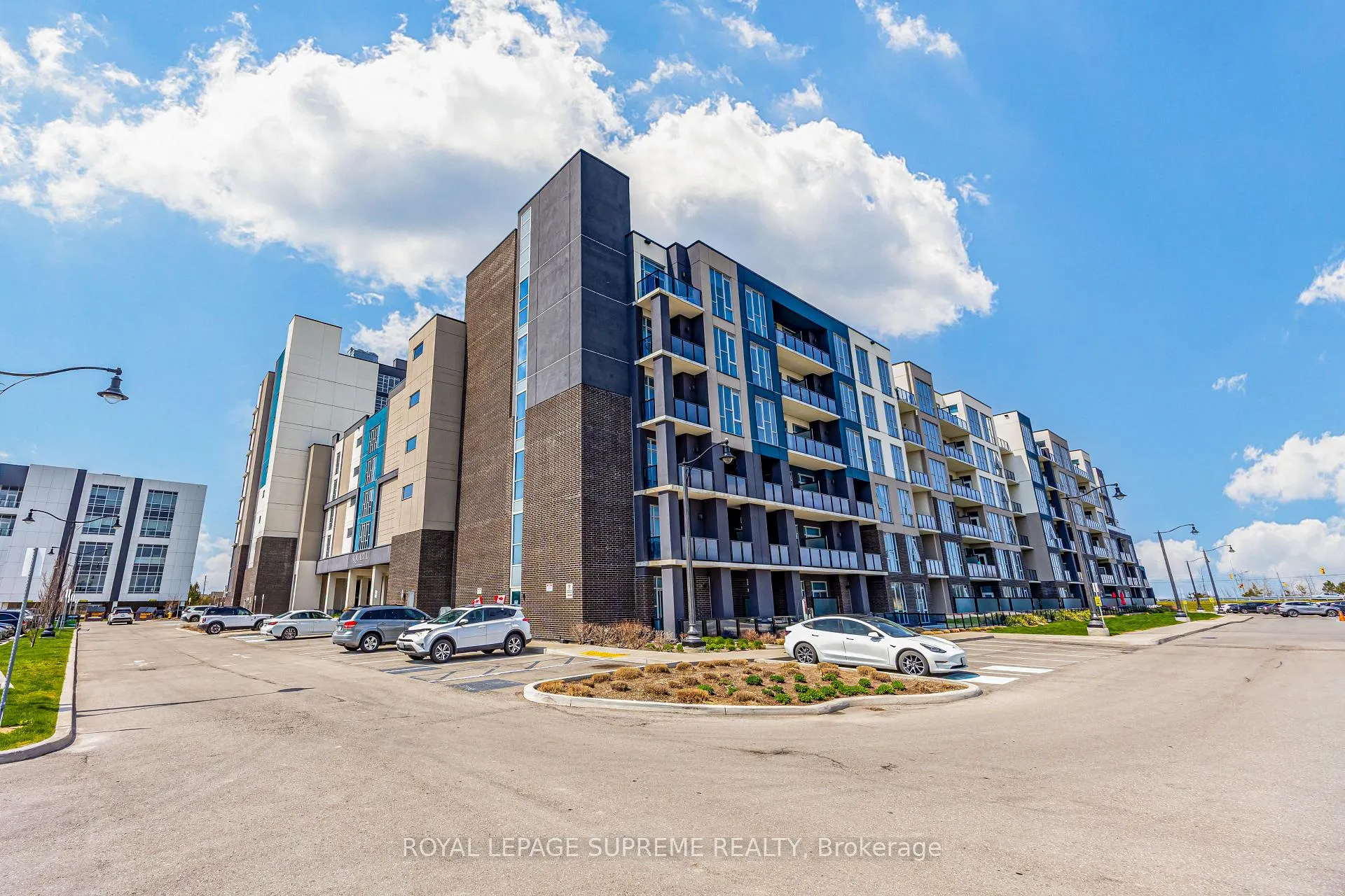 Photo 2 of Unit 639, 16 Concord Place, Grimsby, Grimsby Beach — HOMEH