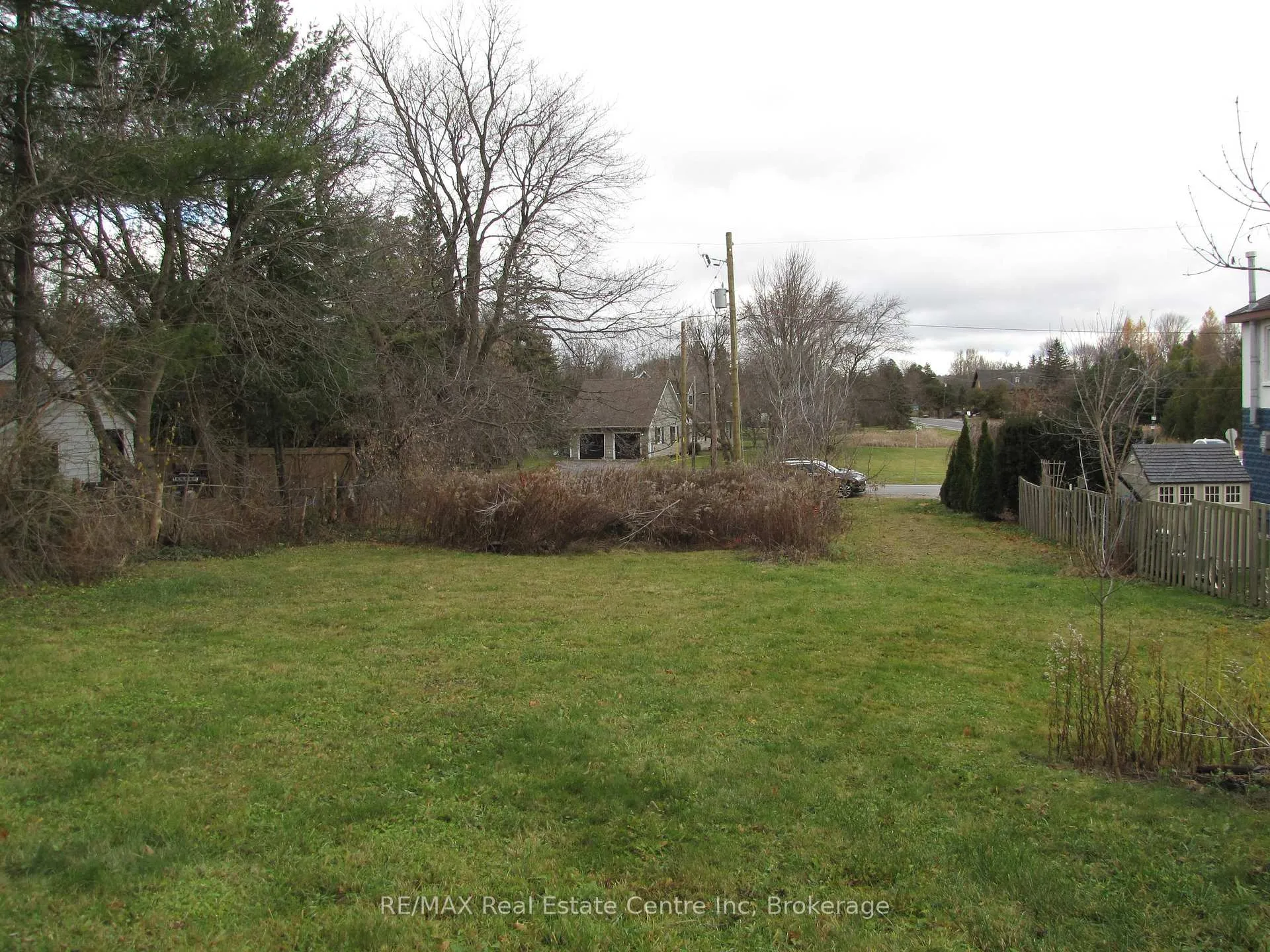 Photo 3 of 11008 First Line, Milton, Moffat — HOMEH