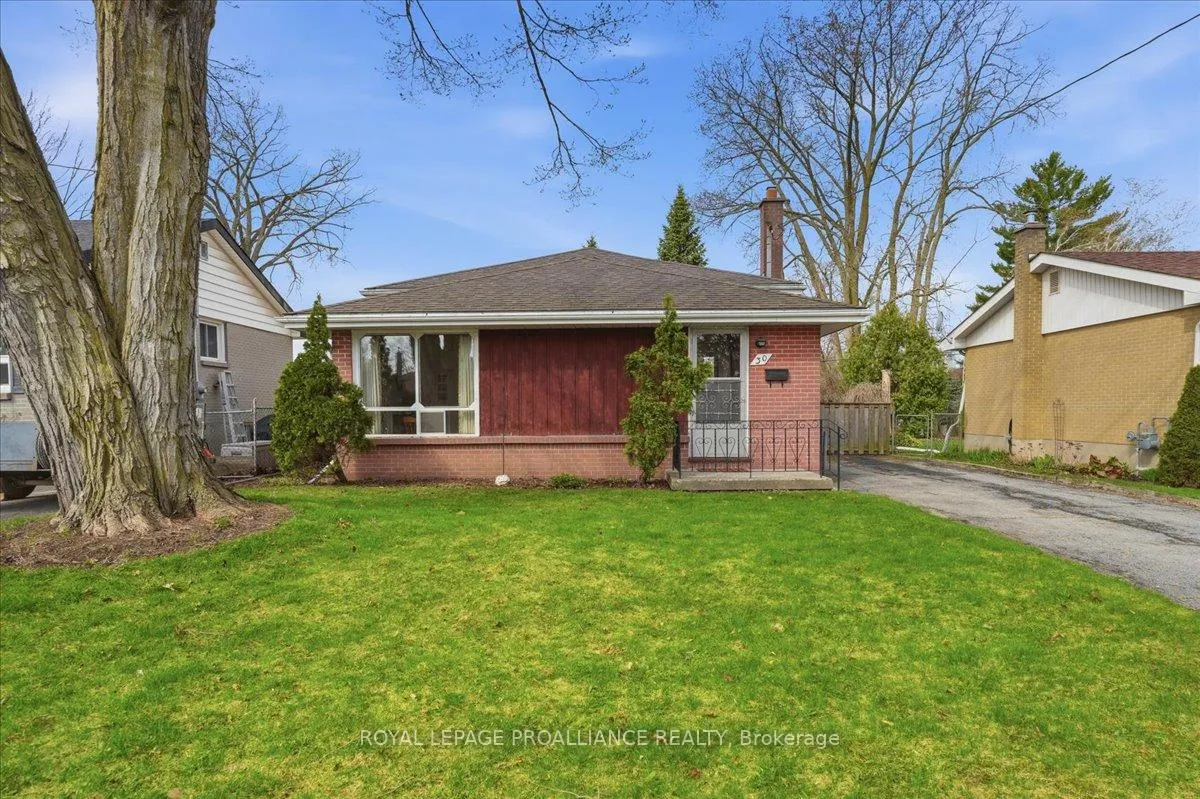 Photo 2 of 30 Lambert Drive, Belleville, Belleville Ward — HOMEH