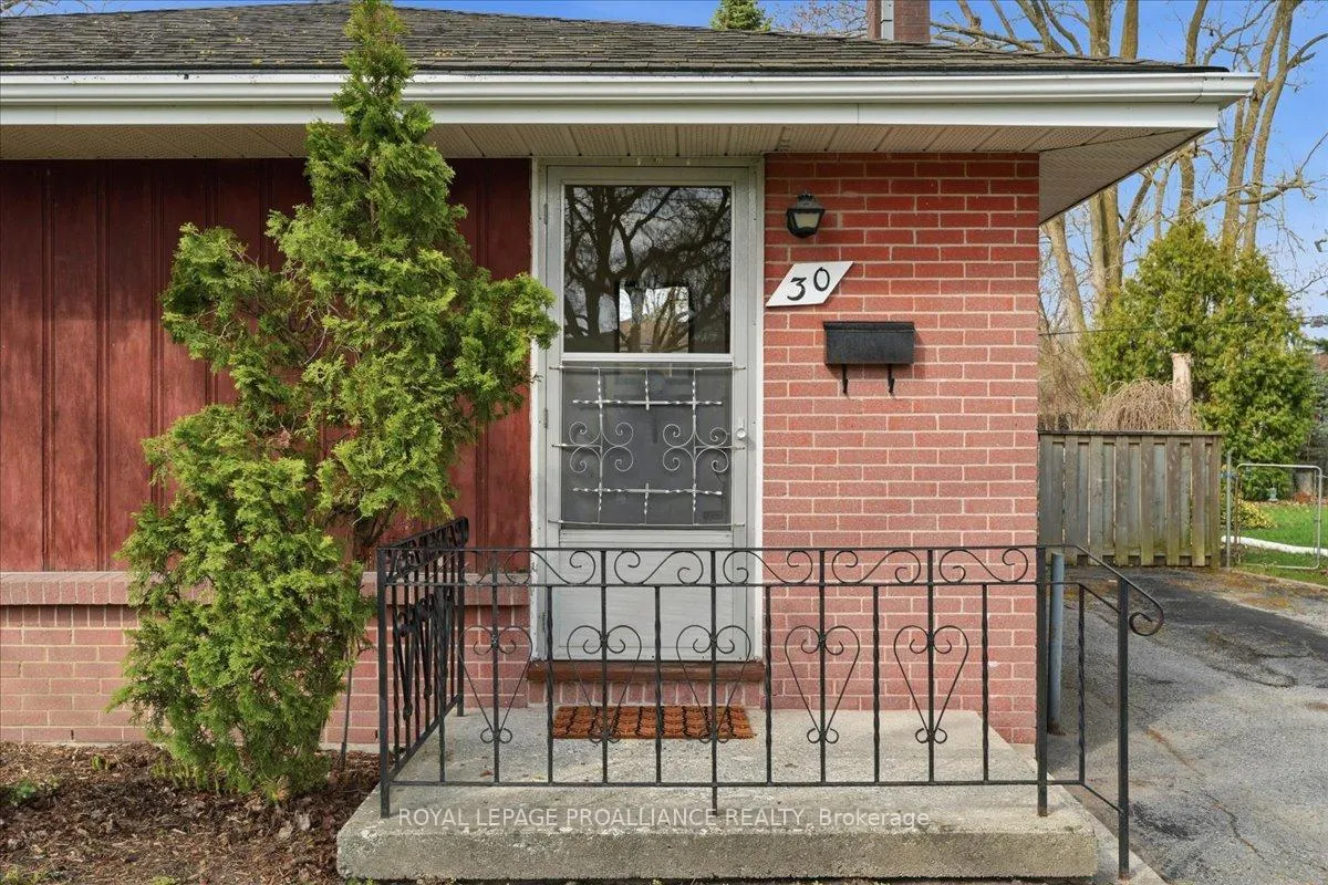 Photo 4 of 30 Lambert Drive, Belleville, Belleville Ward — HOMEH