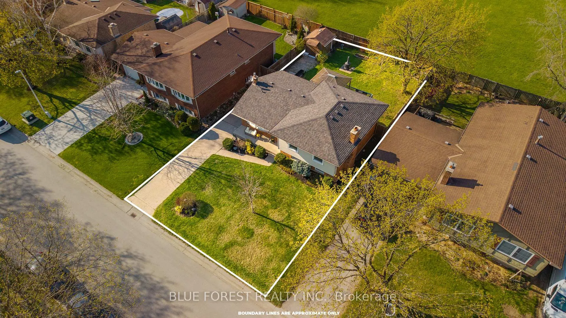 Photo 2 of 485 Maple Street, Strathroy-Caradoc, NW — HOMEH