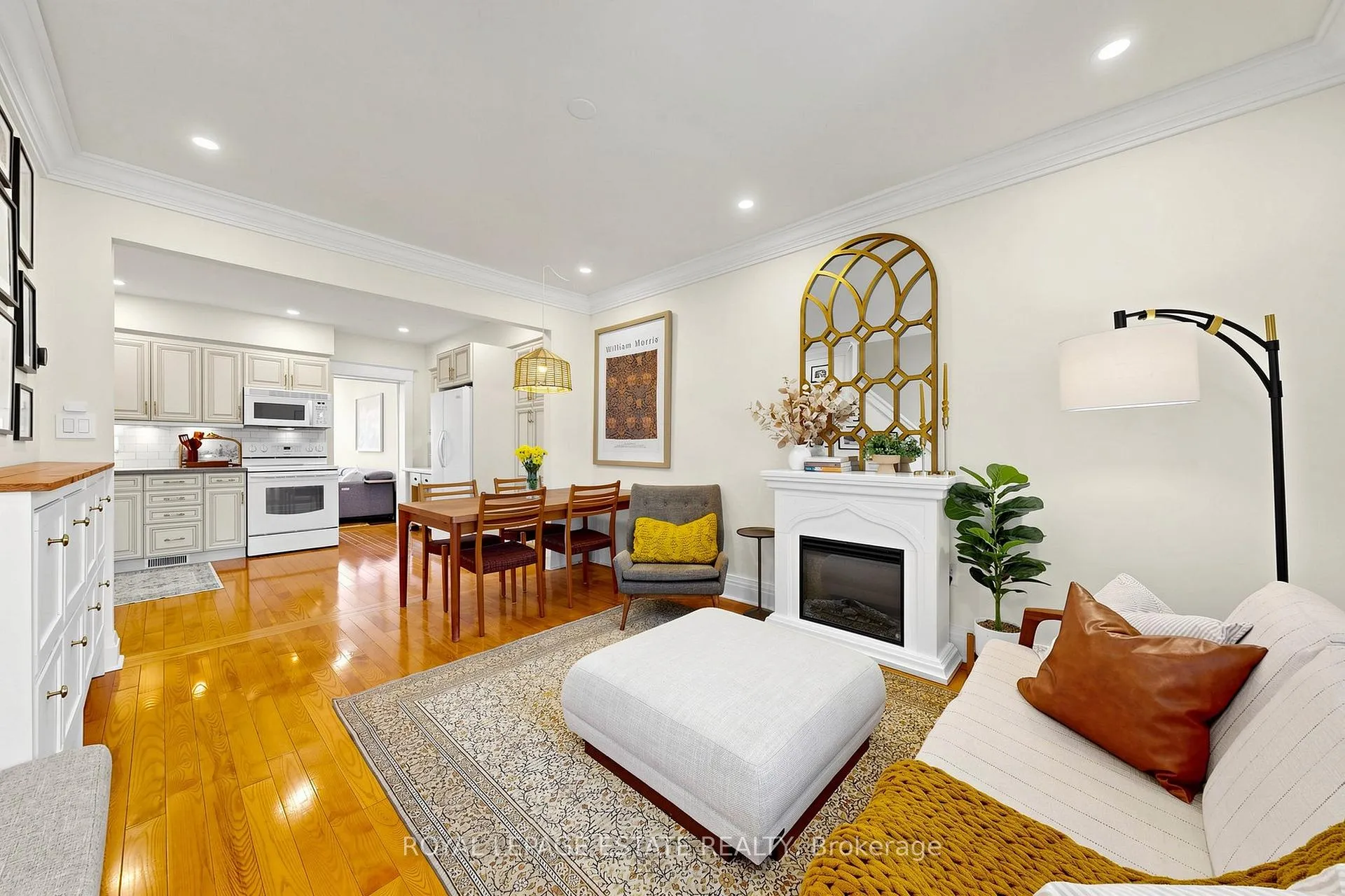 Photo 5 of 823 Sammon Avenue, Toronto, Danforth Village-East York — HOMEH