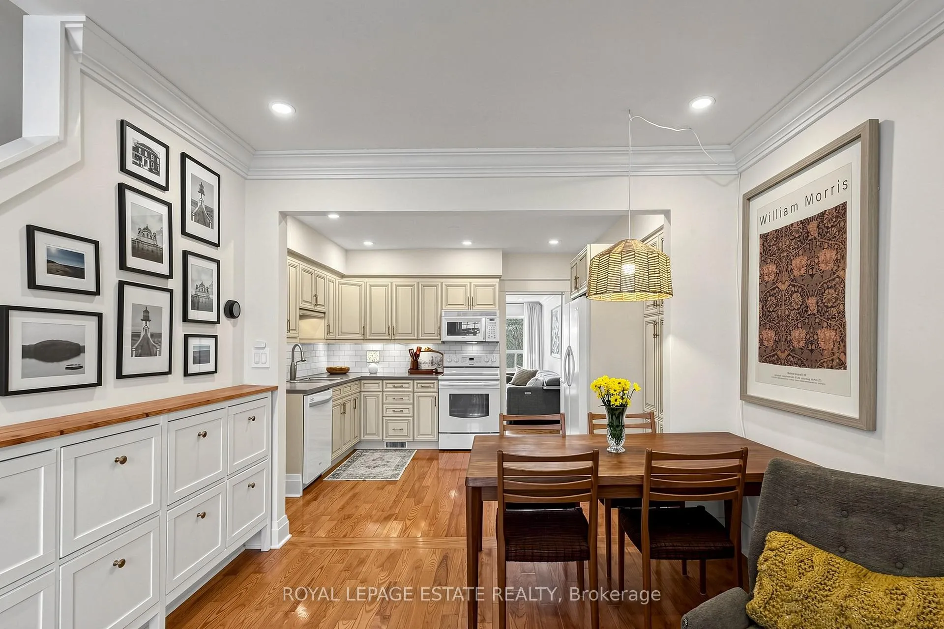 Photo 8 of 823 Sammon Avenue, Toronto, Danforth Village-East York — HOMEH