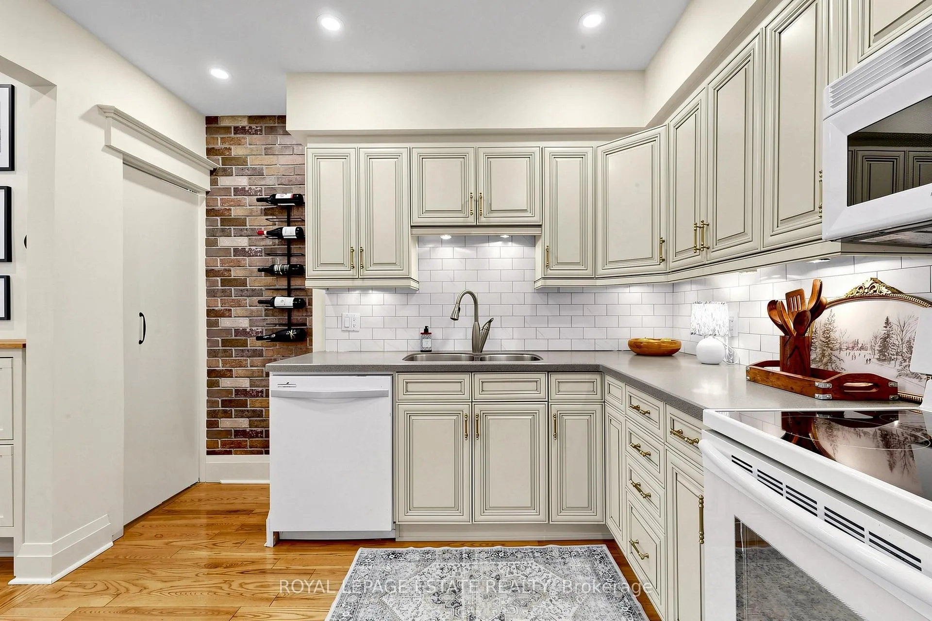 Photo 11 of 823 Sammon Avenue, Toronto, Danforth Village-East York — HOMEH