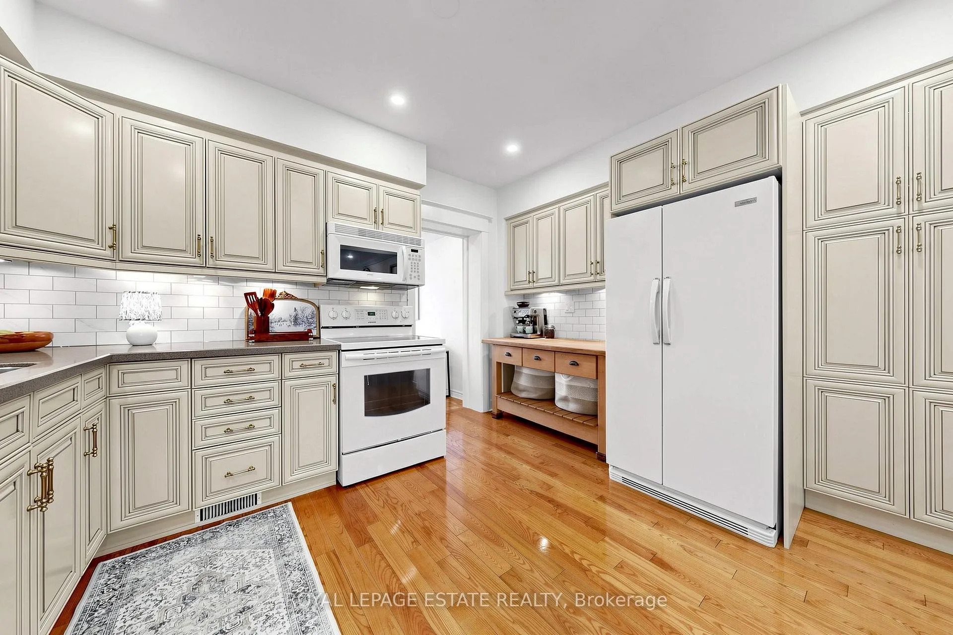Photo 12 of 823 Sammon Avenue, Toronto, Danforth Village-East York — HOMEH