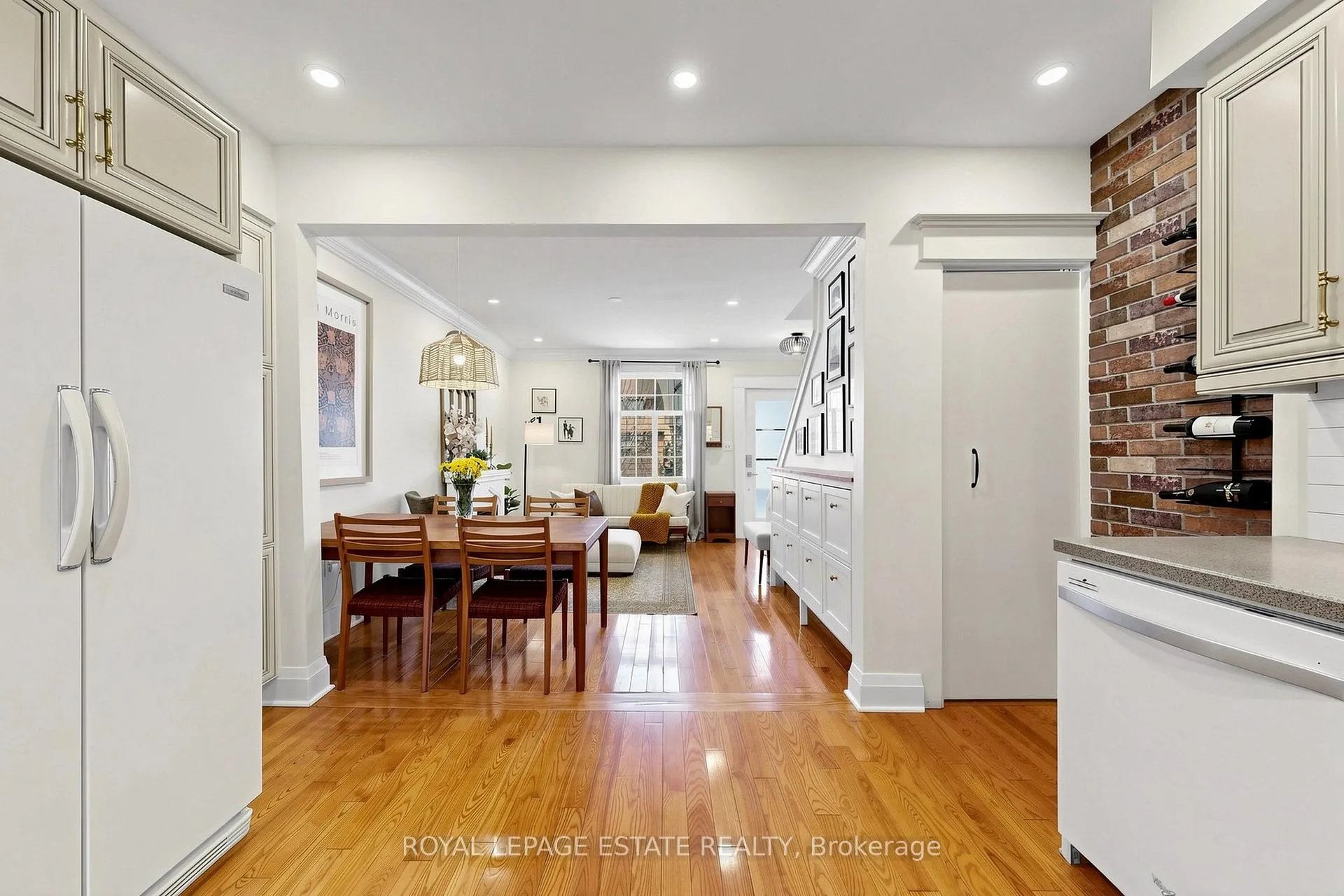 Photo 13 of 823 Sammon Avenue, Toronto, Danforth Village-East York — HOMEH