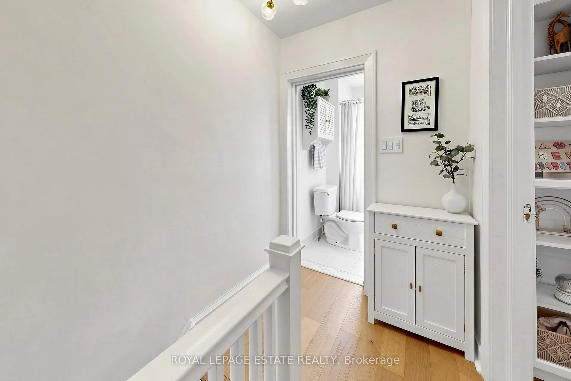 Photo 15 of 823 Sammon Avenue, Toronto, Danforth Village-East York — HOMEH