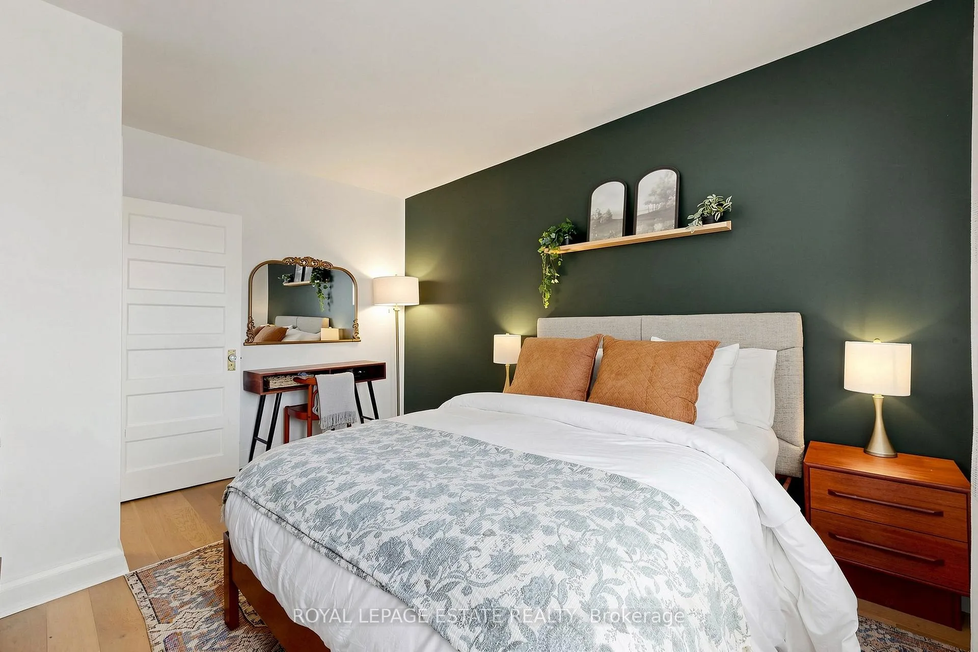 Photo 17 of 823 Sammon Avenue, Toronto, Danforth Village-East York — HOMEH