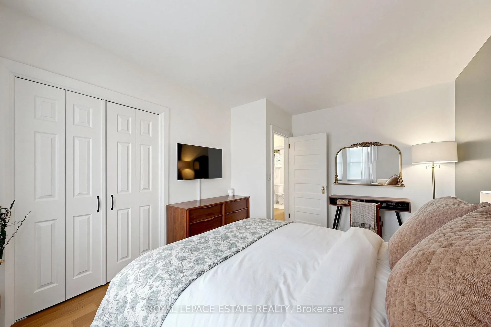 Photo 18 of 823 Sammon Avenue, Toronto, Danforth Village-East York — HOMEH