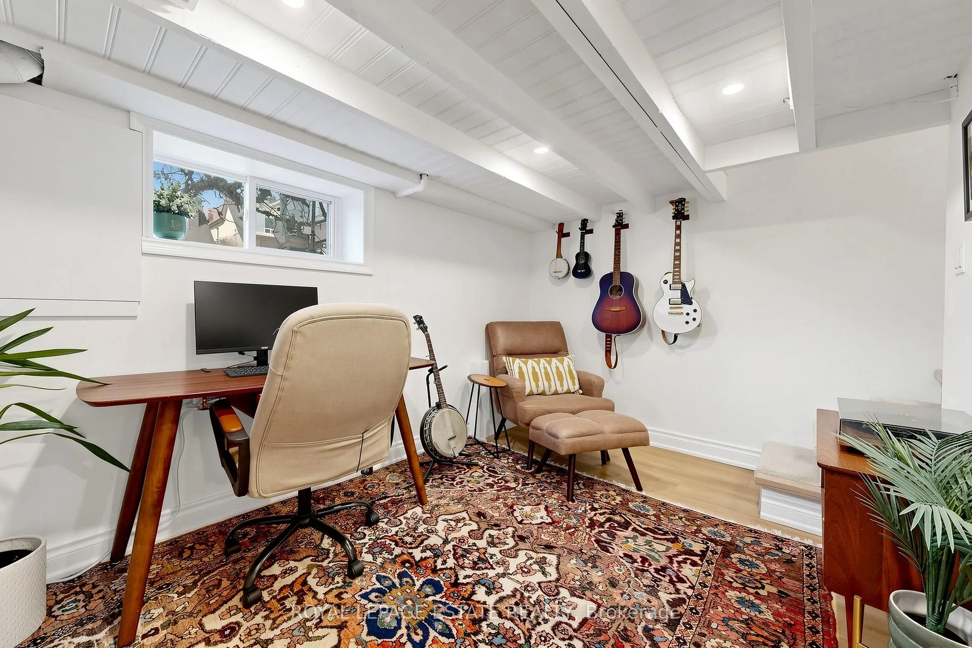Photo 22 of 823 Sammon Avenue, Toronto, Danforth Village-East York — HOMEH