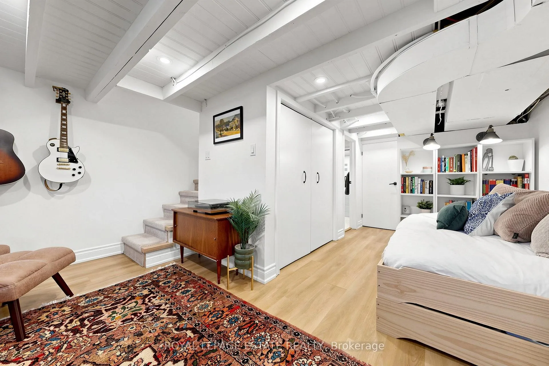 Photo 24 of 823 Sammon Avenue, Toronto, Danforth Village-East York — HOMEH
