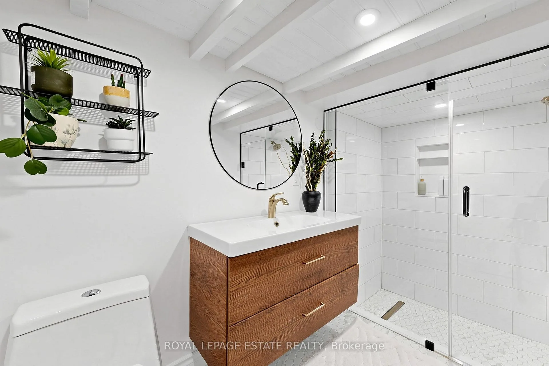 Photo 25 of 823 Sammon Avenue, Toronto, Danforth Village-East York — HOMEH