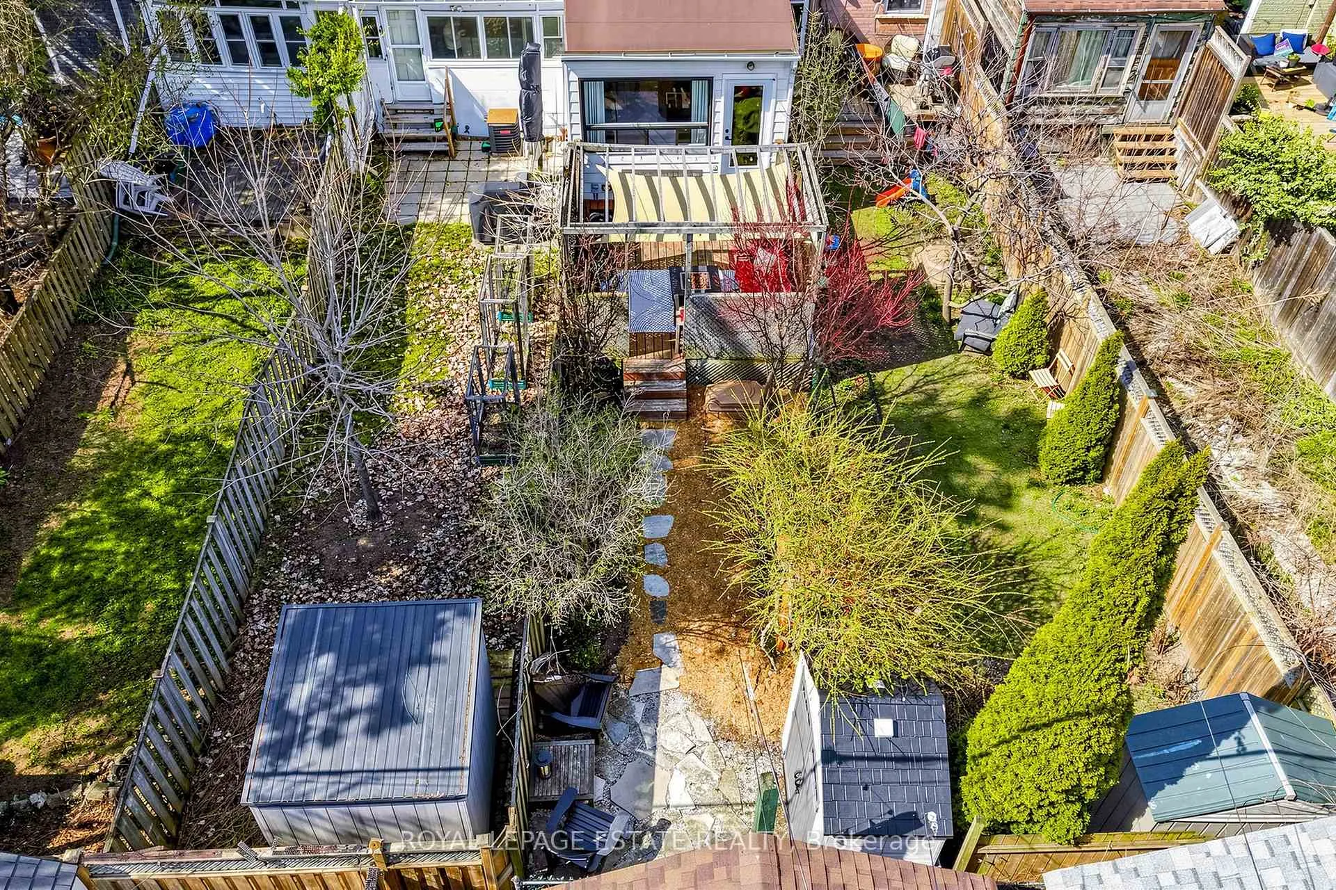 Photo 33 of 823 Sammon Avenue, Toronto, Danforth Village-East York — HOMEH