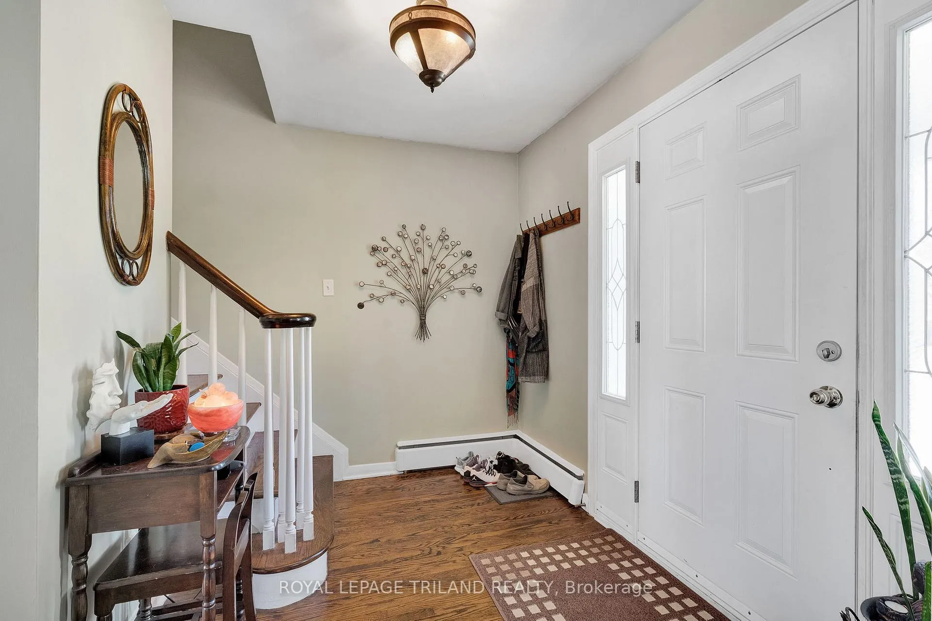 Photo 5 of 586 Middlewoods Drive, London, North J — HOMEH