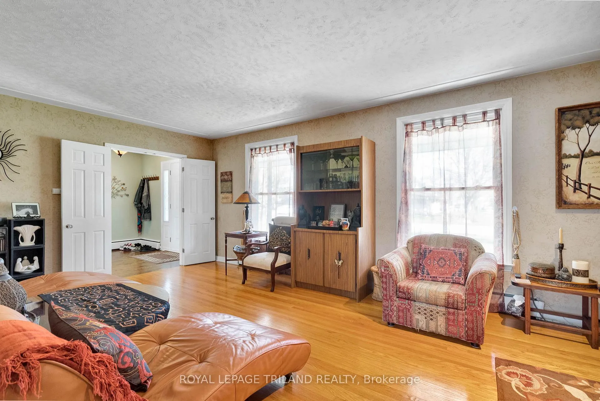 Photo 8 of 586 Middlewoods Drive, London, North J — HOMEH