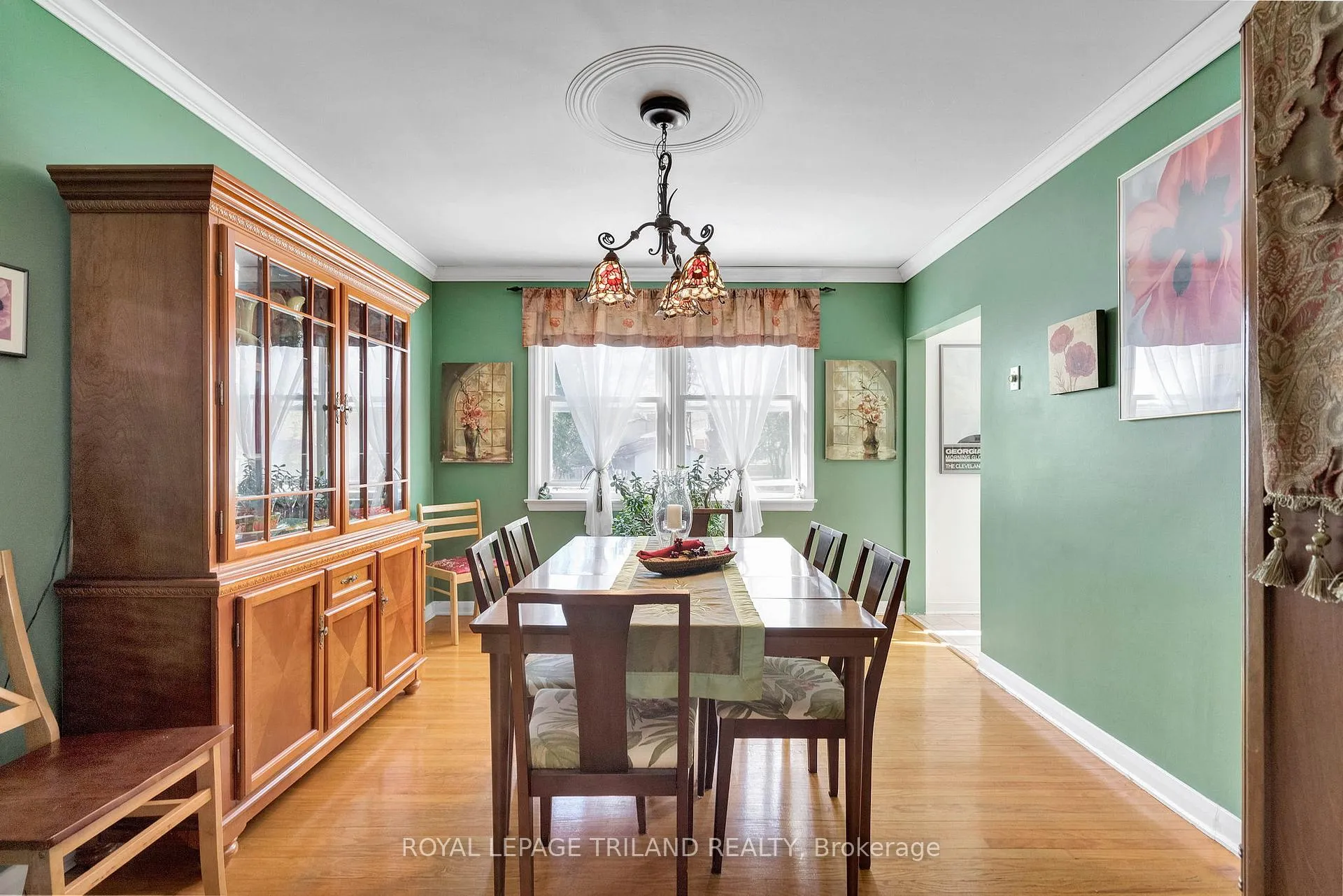 Photo 9 of 586 Middlewoods Drive, London, North J — HOMEH