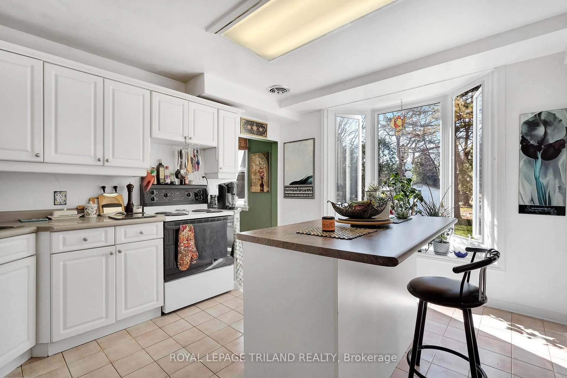 Photo 11 of 586 Middlewoods Drive, London, North J — HOMEH