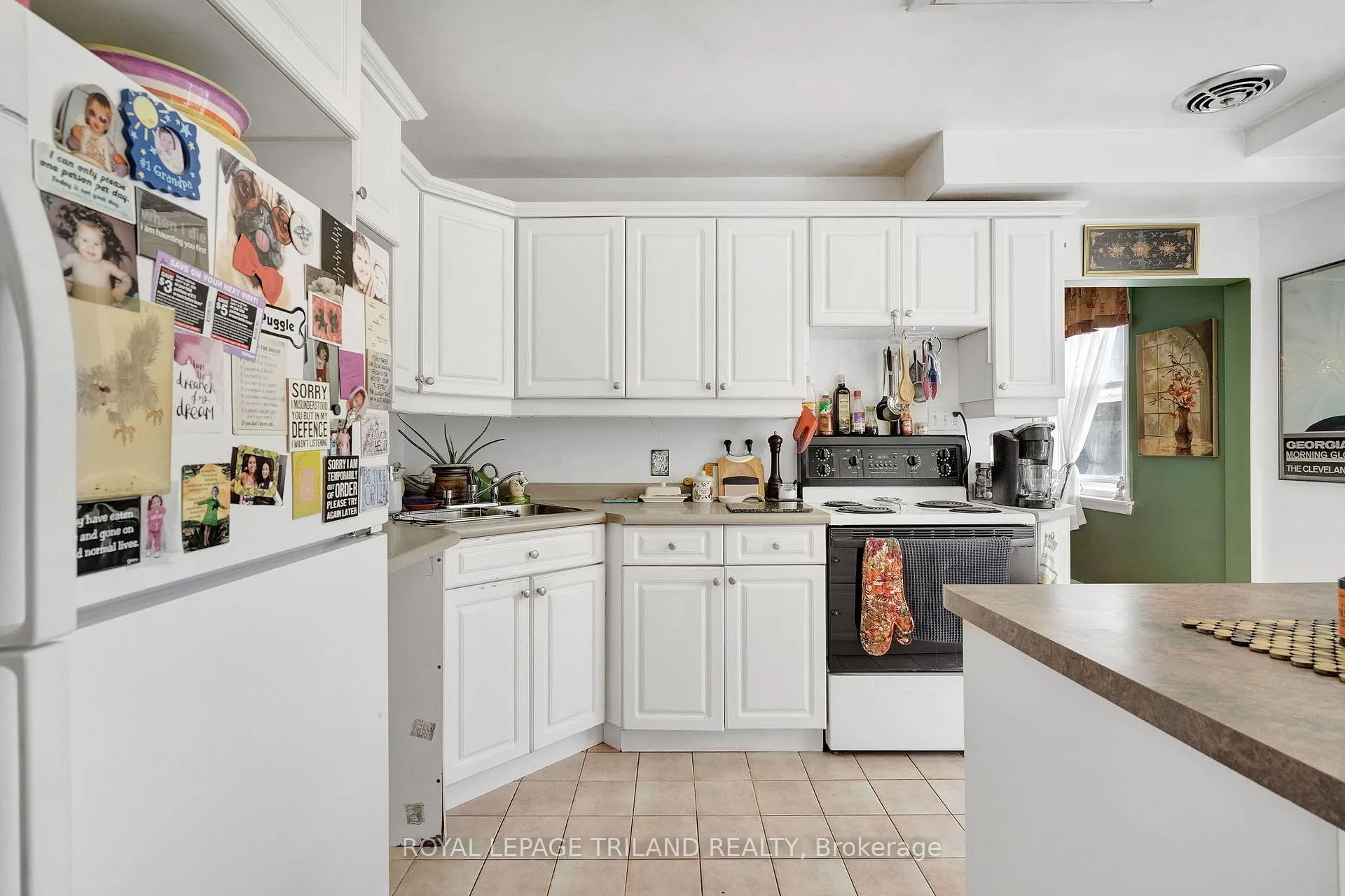 Photo 12 of 586 Middlewoods Drive, London, North J — HOMEH