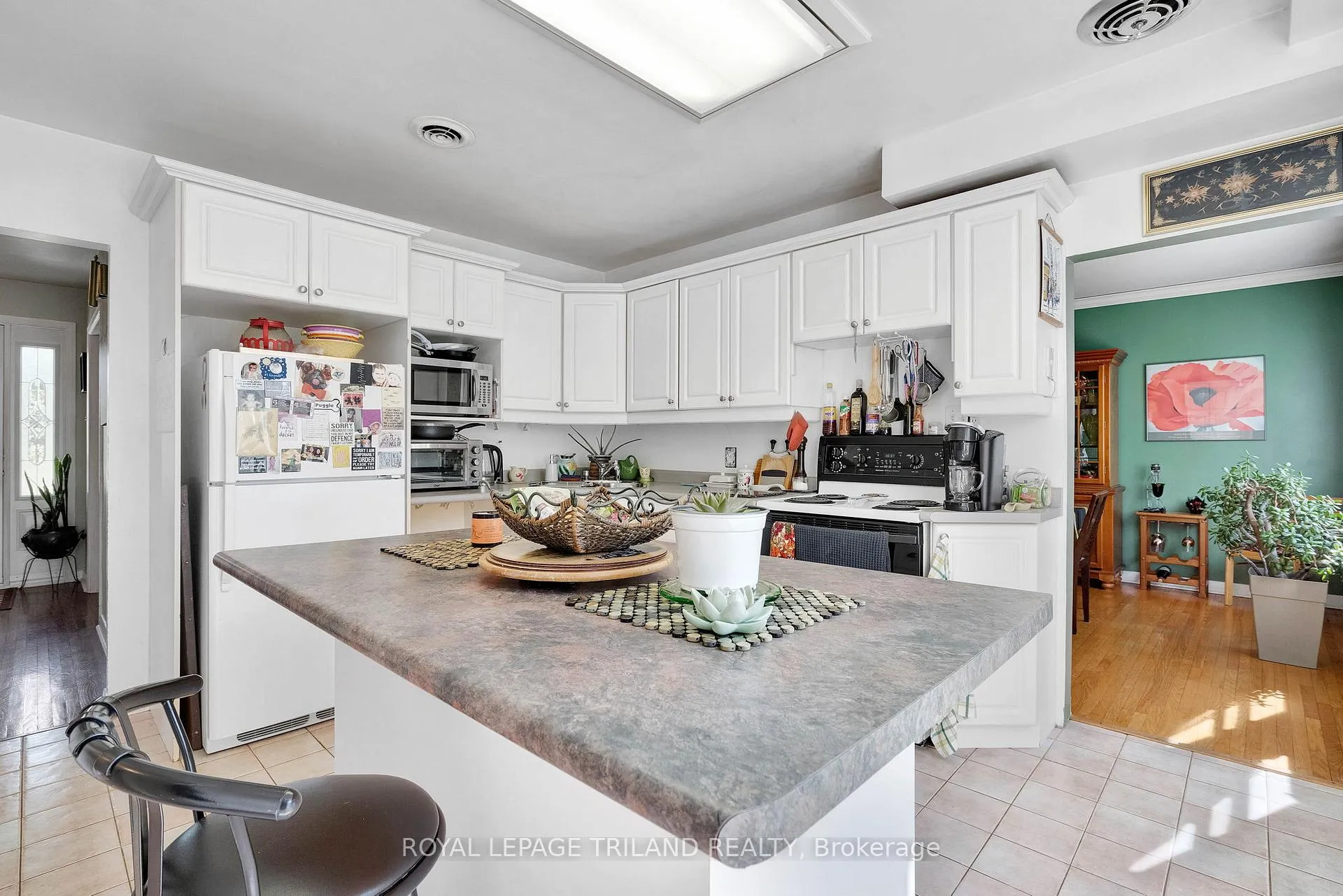 Photo 14 of 586 Middlewoods Drive, London, North J — HOMEH