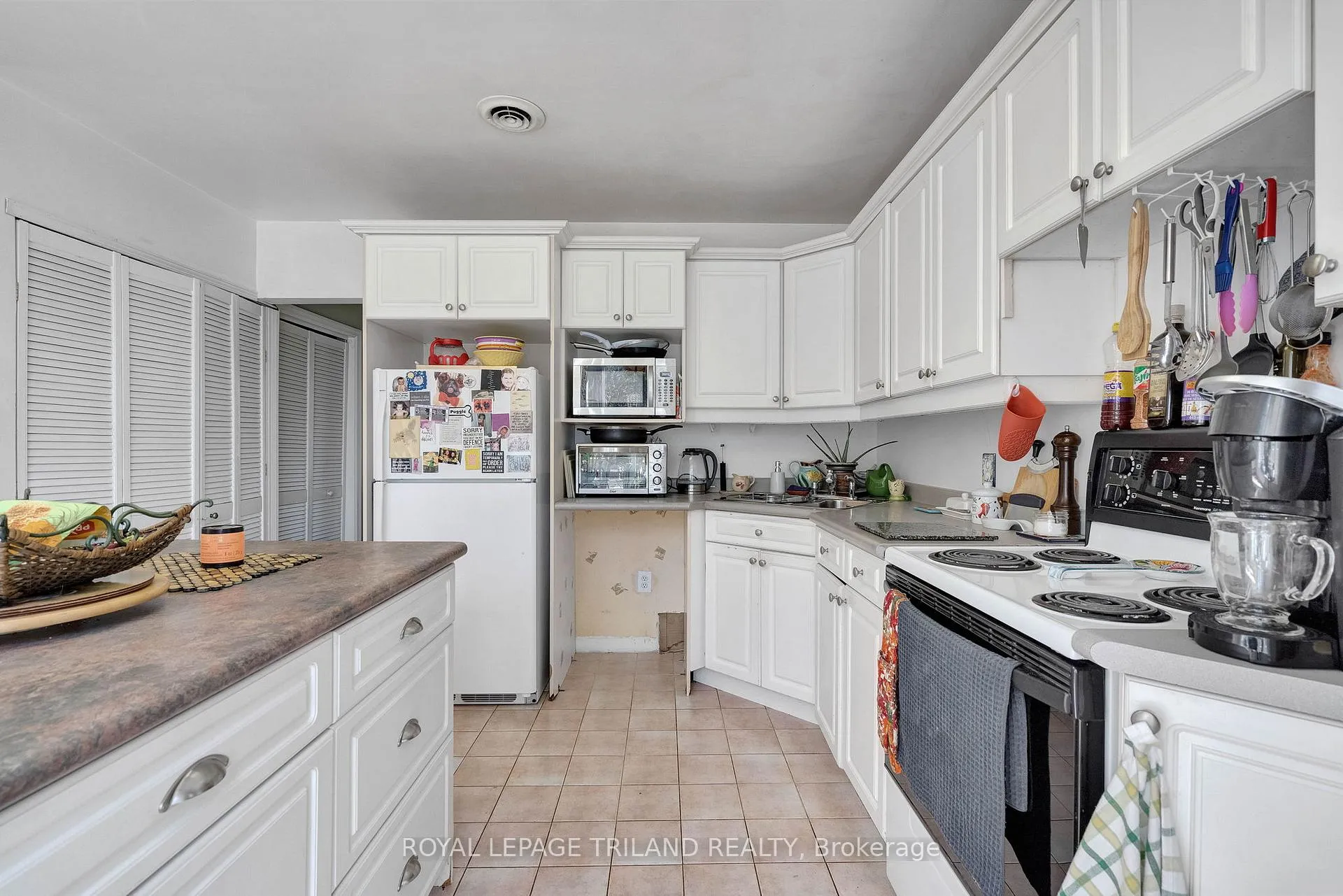 Photo 15 of 586 Middlewoods Drive, London, North J — HOMEH