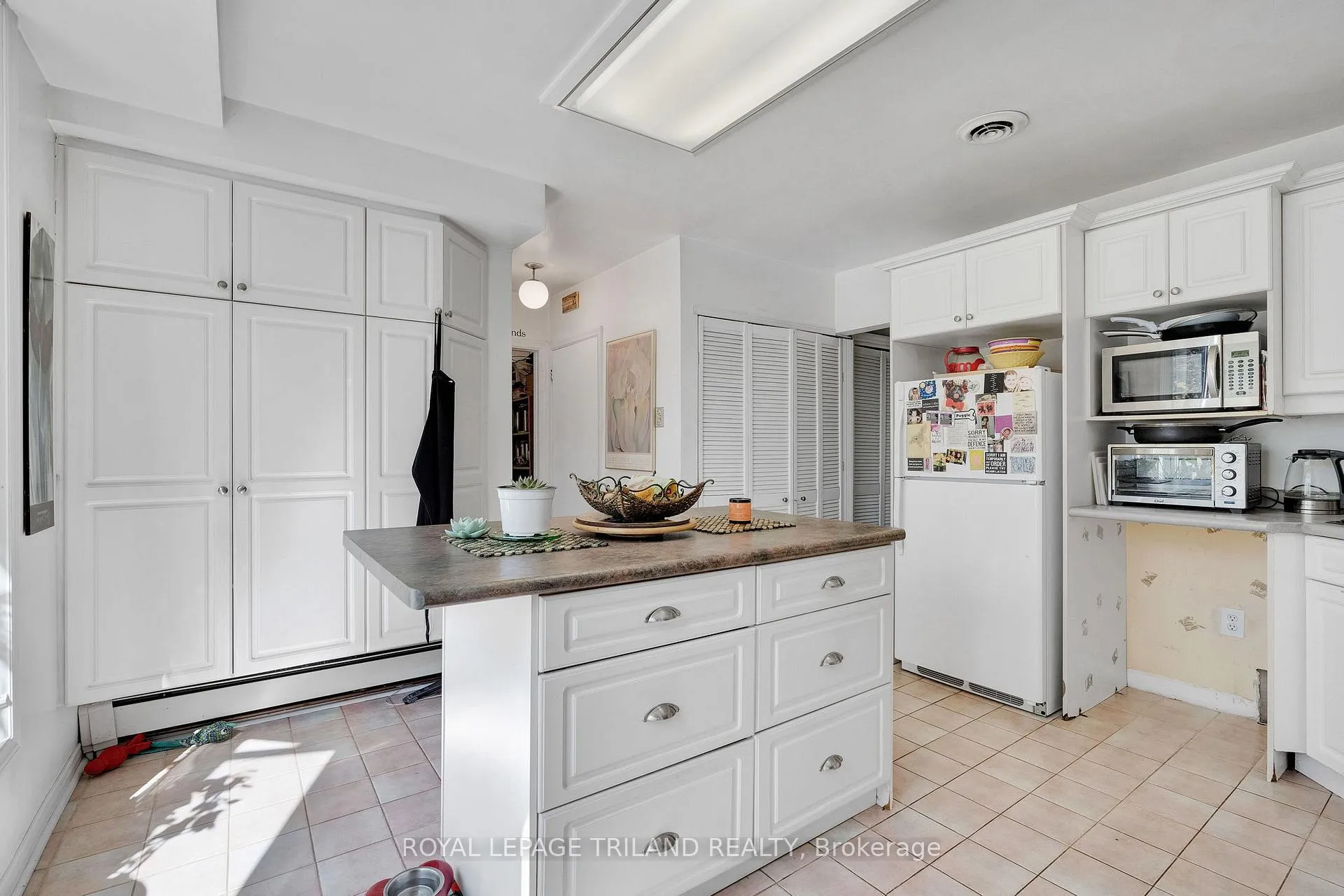 Photo 16 of 586 Middlewoods Drive, London, North J — HOMEH