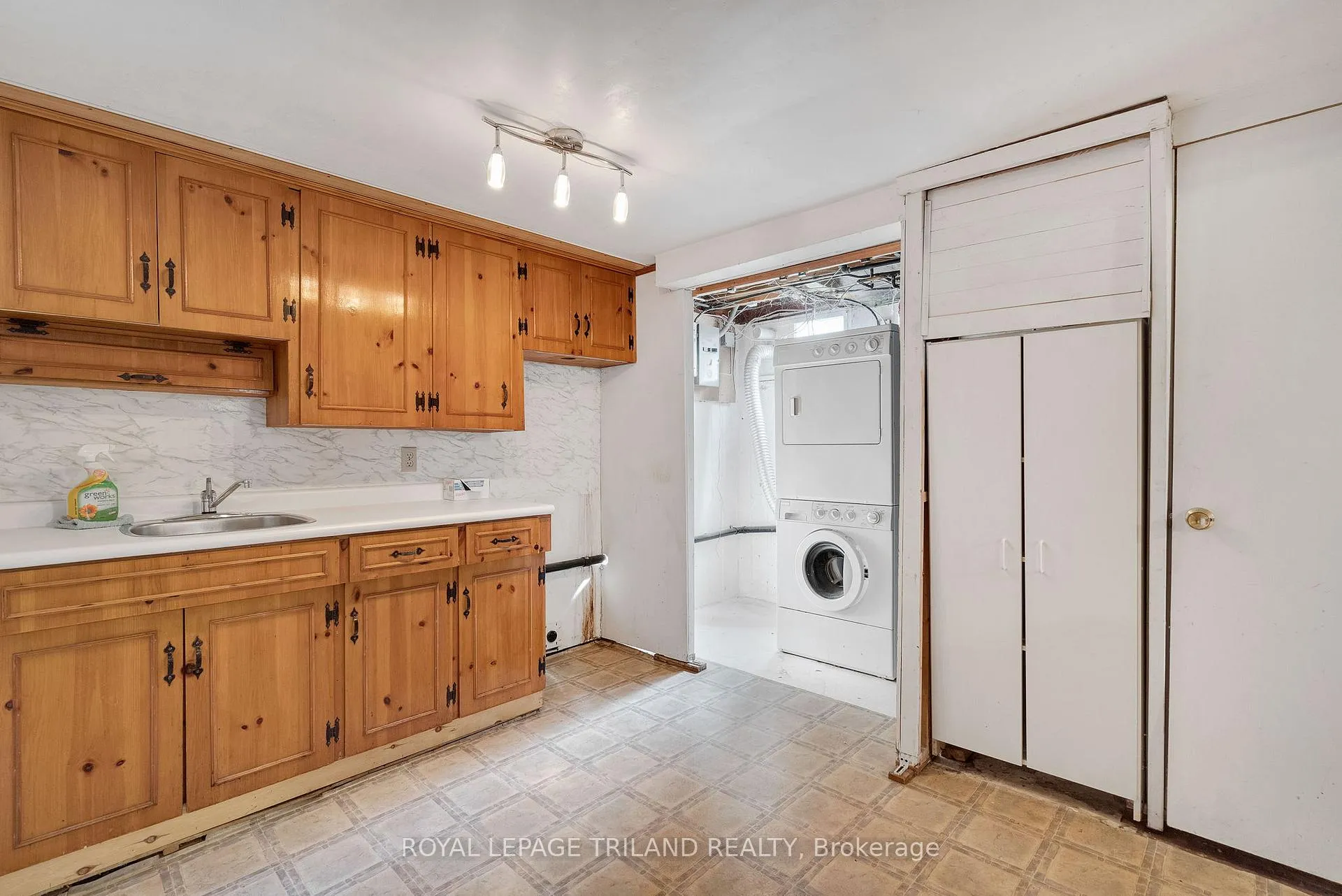 Photo 31 of 586 Middlewoods Drive, London, North J — HOMEH