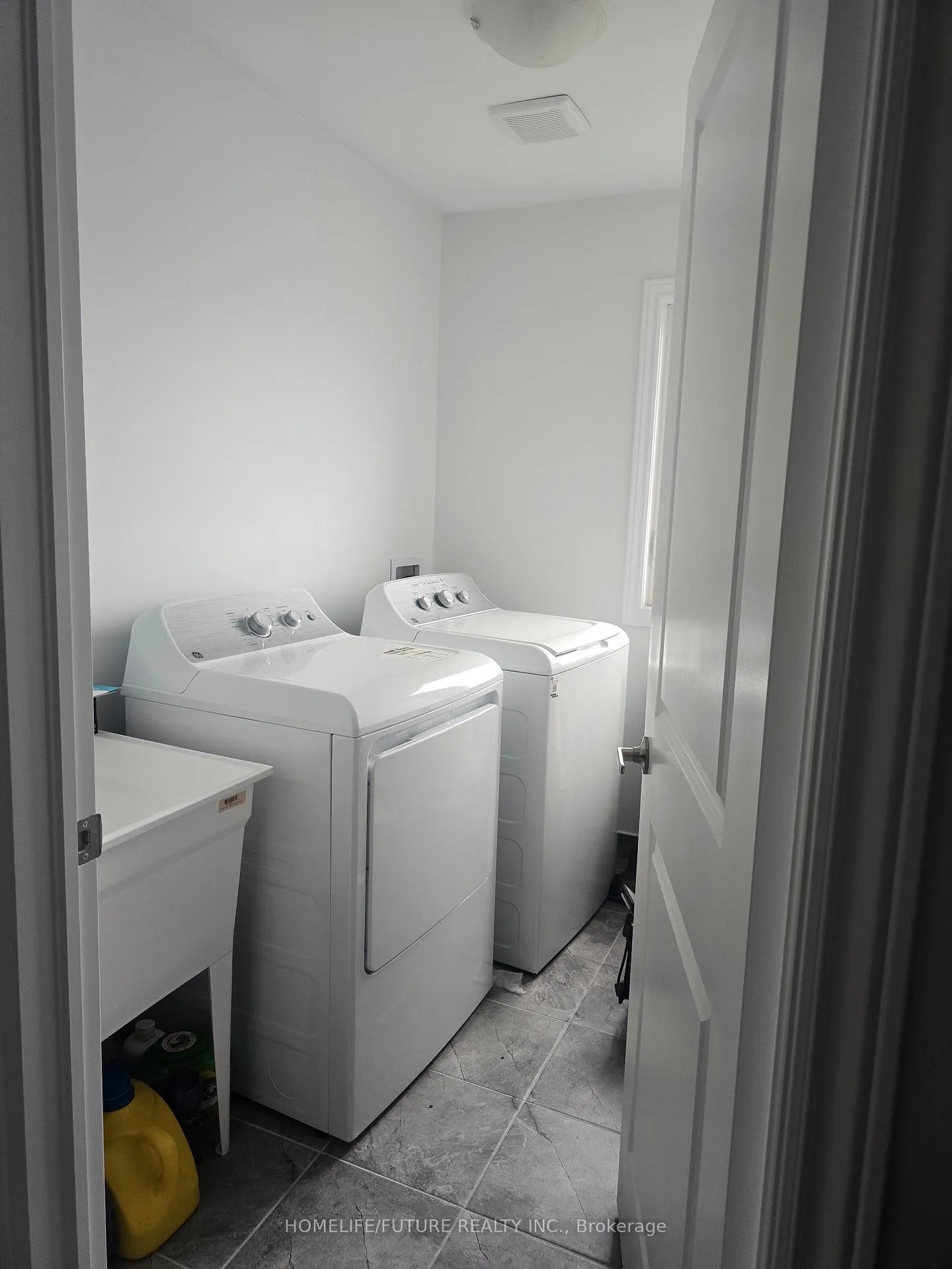 Photo 3 of 20 Lincoln Drive, Belleville, Belleville Ward — HOMEH