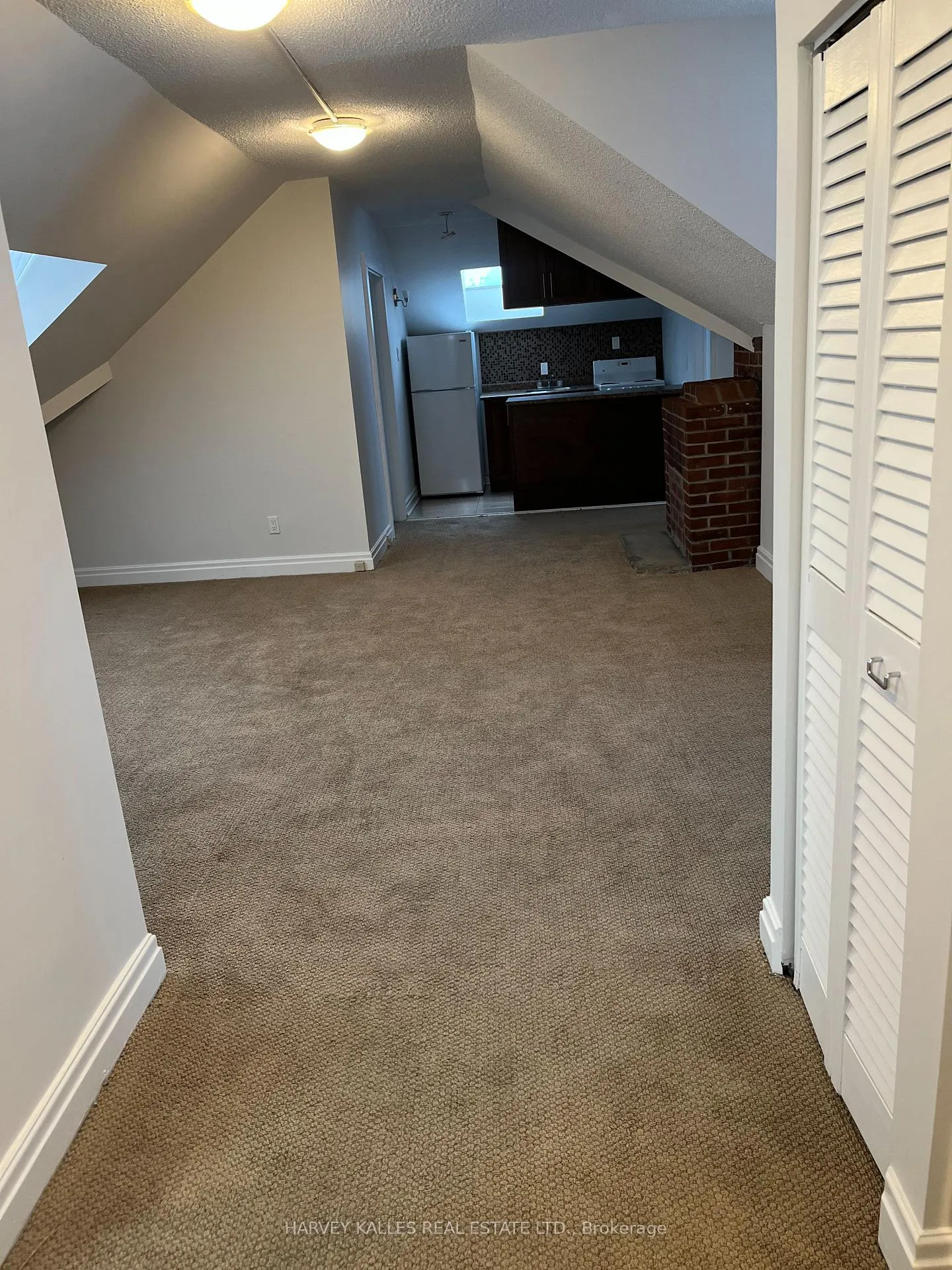 Photo 3 of Unit 3rd Floor, 440 Avenue Road, Toronto, Casa Loma — HOMEH