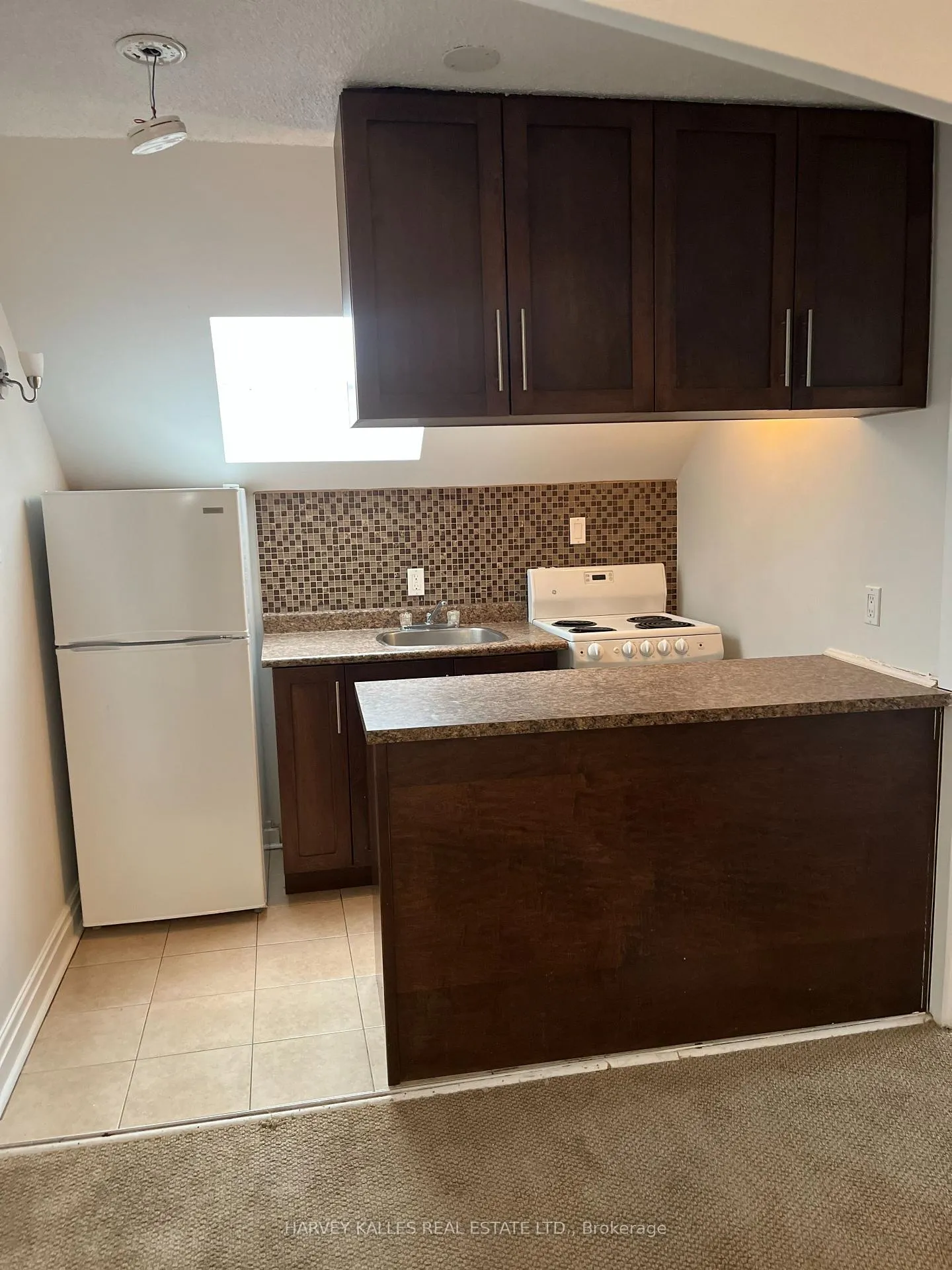 Photo 5 of Unit 3rd Floor, 440 Avenue Road, Toronto, Casa Loma — HOMEH