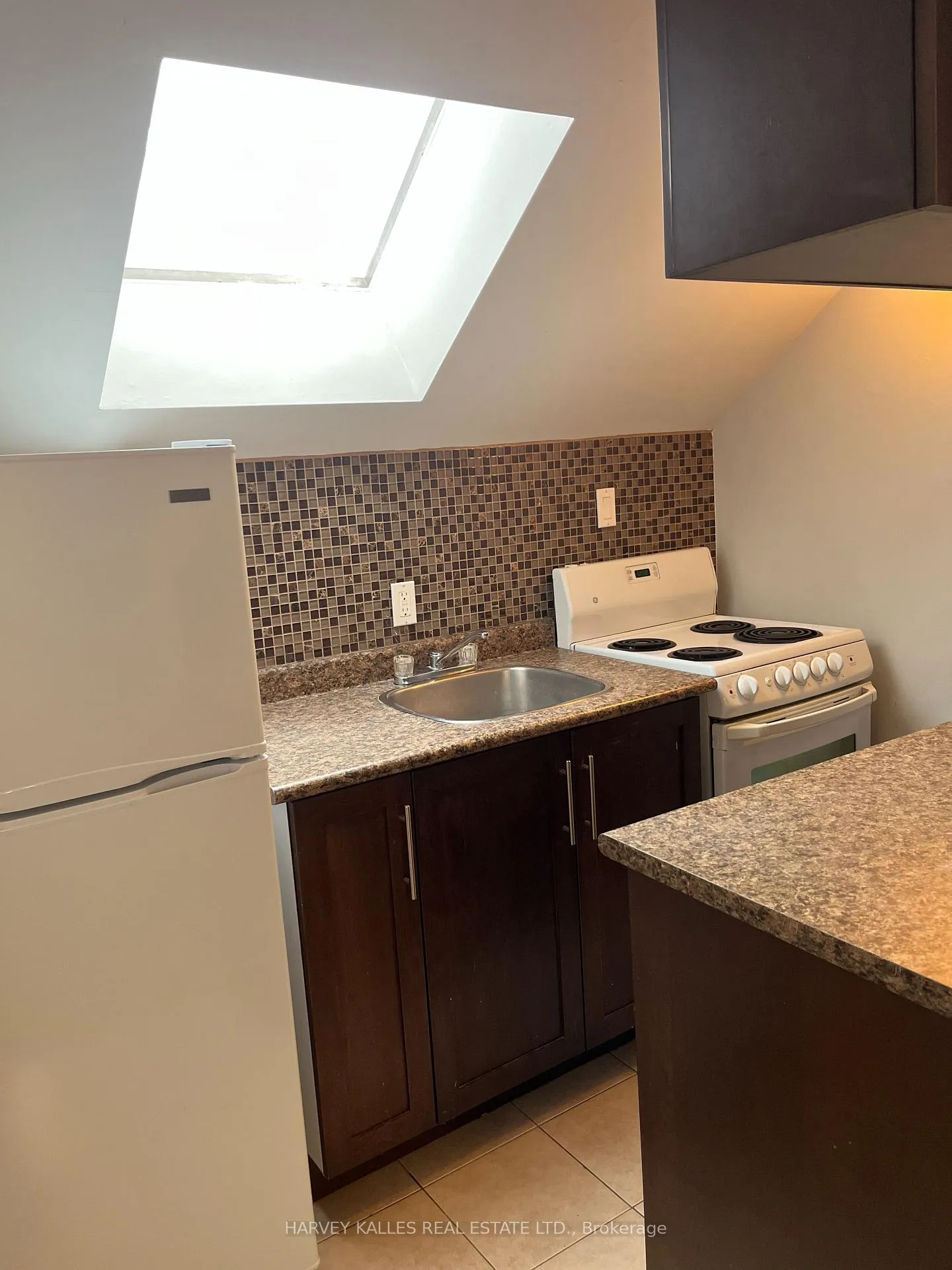 Photo 6 of Unit 3rd Floor, 440 Avenue Road, Toronto, Casa Loma — HOMEH