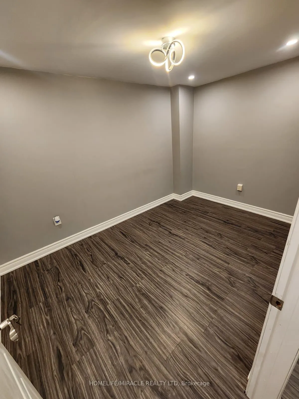 Photo 10 of 80 Littleleaf Crescent, Markham, Legacy — HOMEH