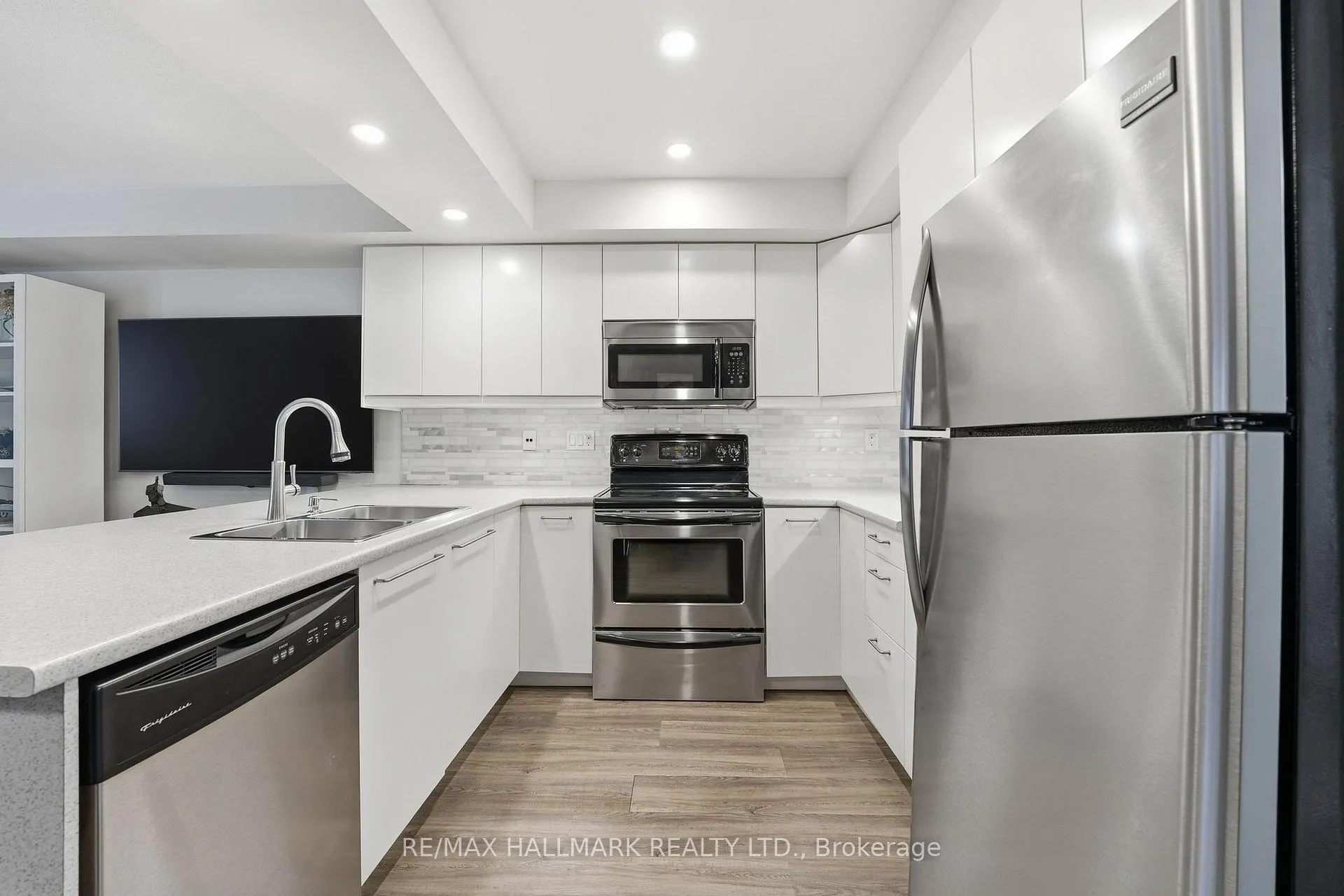 Photo 8 of Unit 106, 12 Kay Macpherson Lane, Toronto, South Riverdale — HOMEH