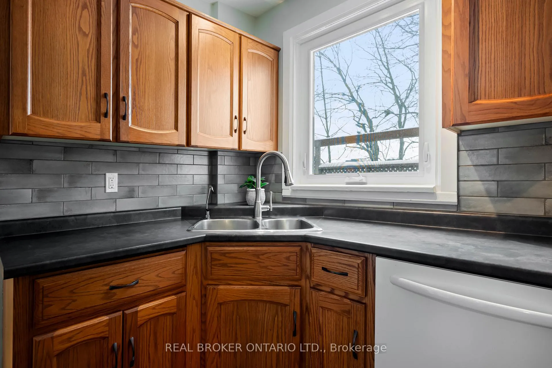 Photo 18 of 84 Queen Street, Guelph, St. George's — HOMEH
