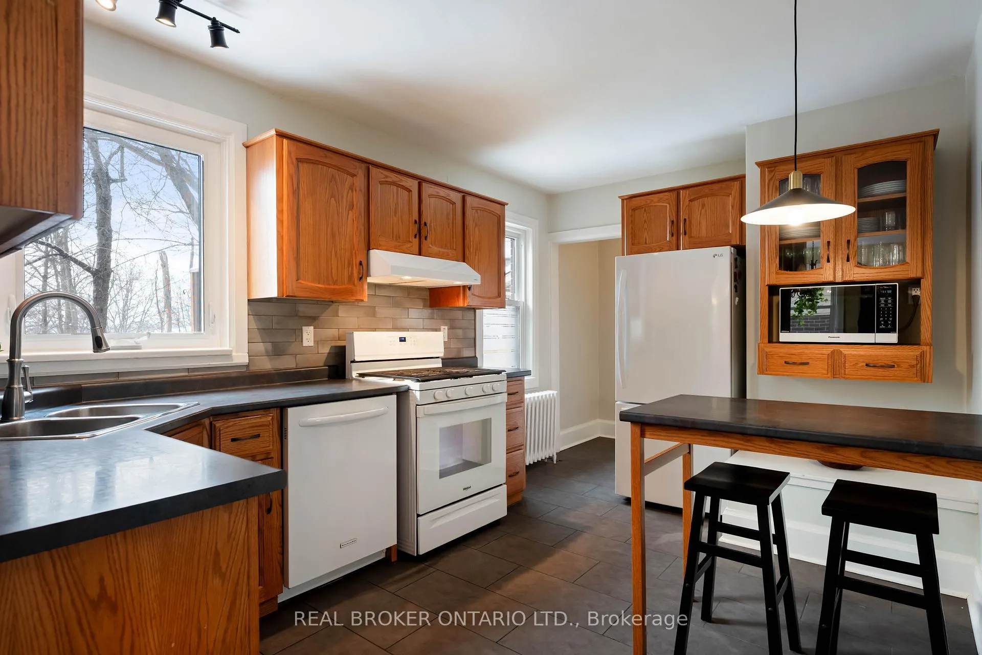 Photo 19 of 84 Queen Street, Guelph, St. George's — HOMEH