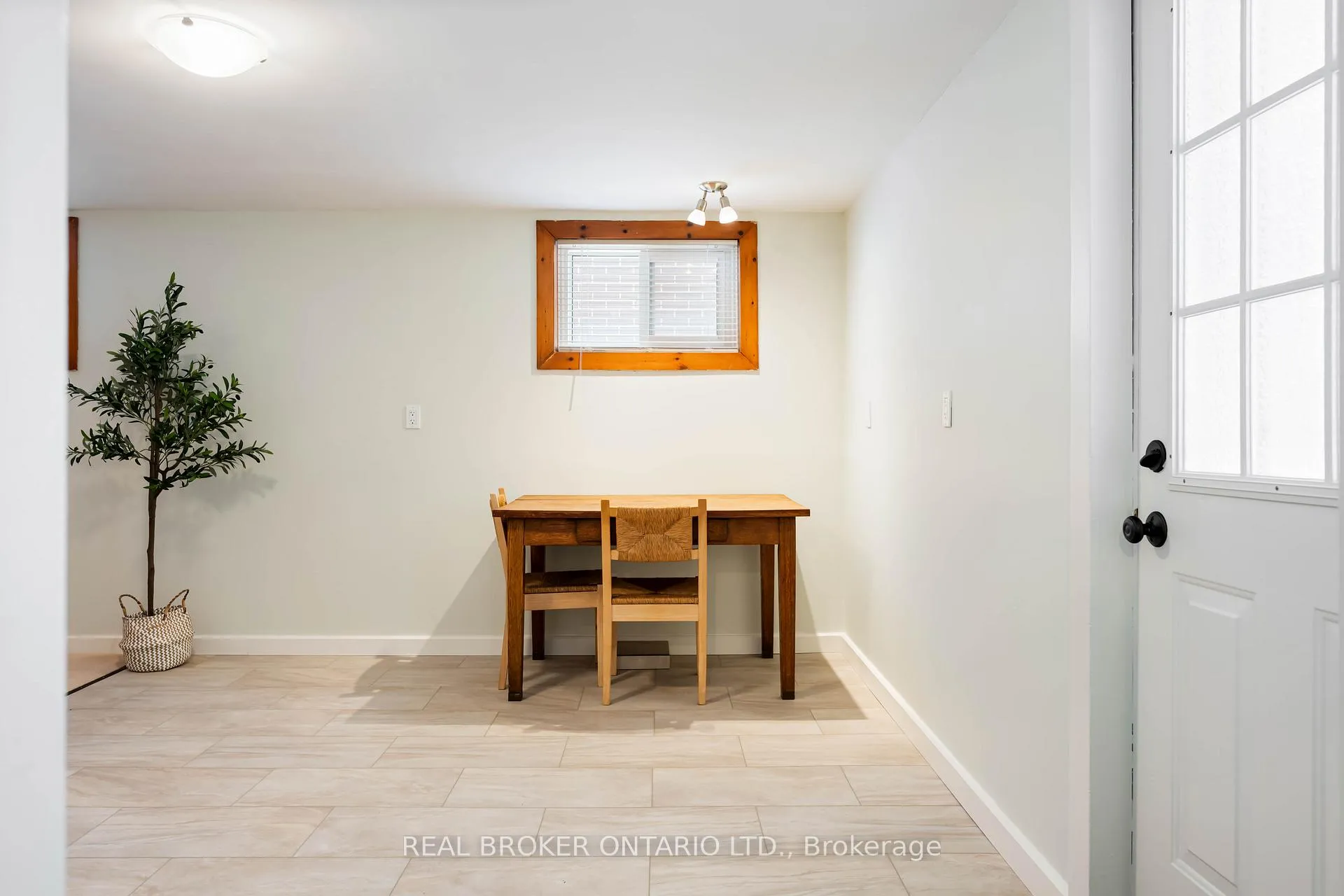 Photo 38 of 84 Queen Street, Guelph, St. George's — HOMEH