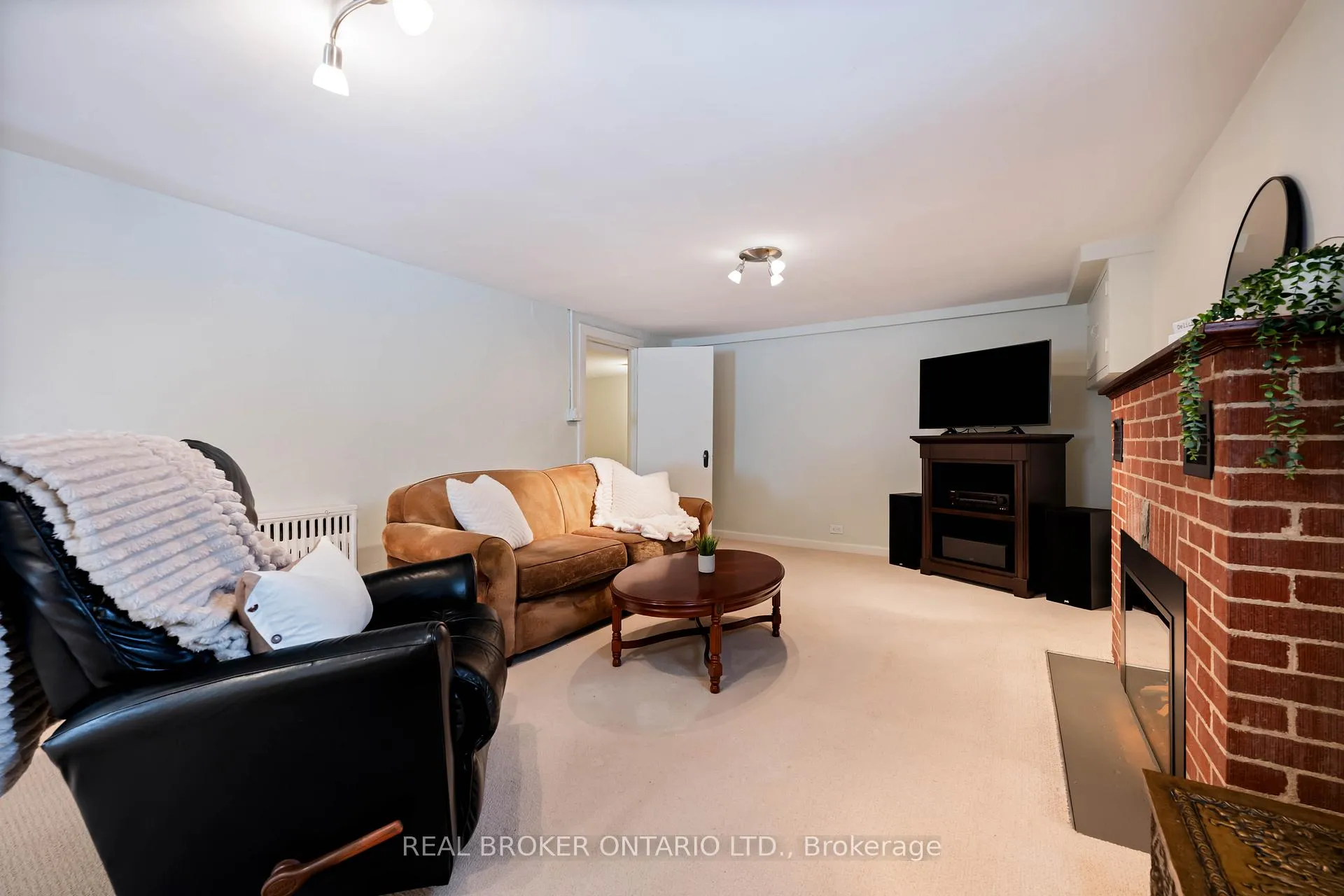 Photo 40 of 84 Queen Street, Guelph, St. George's — HOMEH