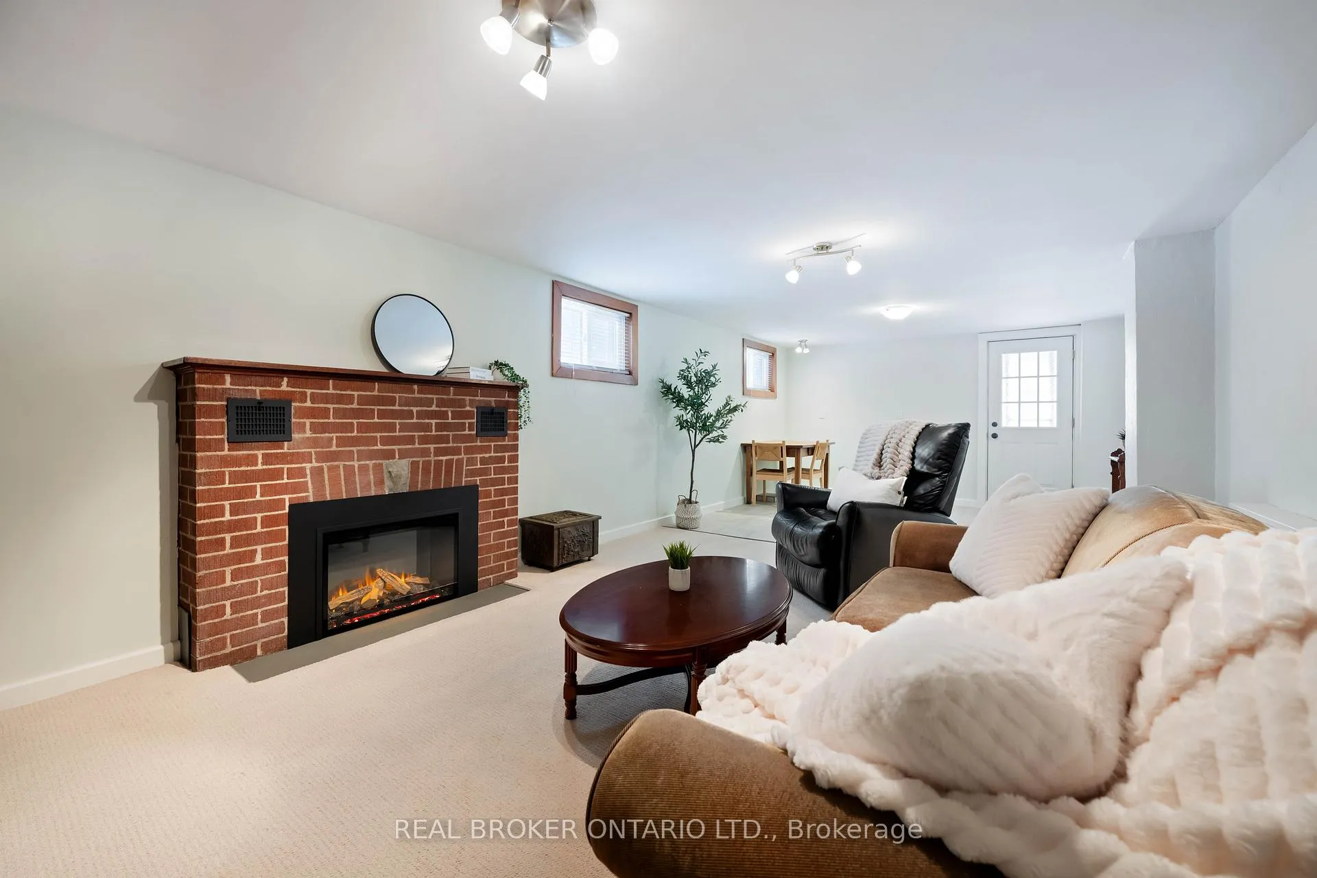 Photo 41 of 84 Queen Street, Guelph, St. George's — HOMEH