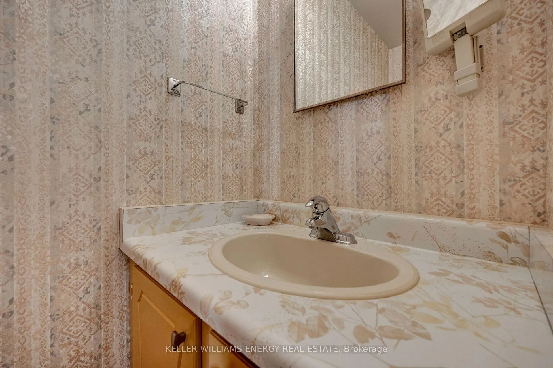 Photo 3 of 183 Gadsby Drive, Whitby, Blue Grass Meadows — HOMEH