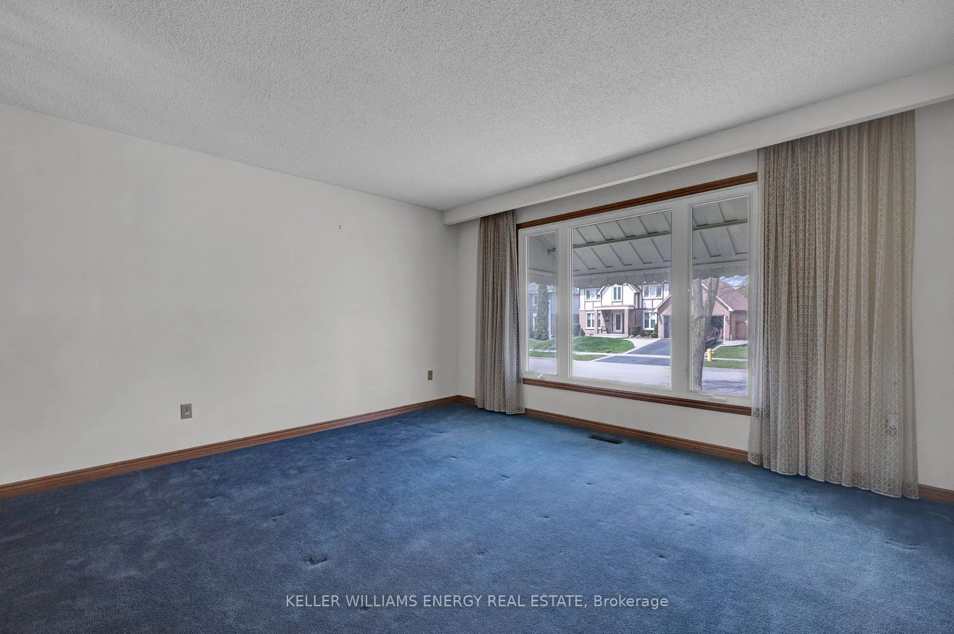 Photo 5 of 183 Gadsby Drive, Whitby, Blue Grass Meadows — HOMEH
