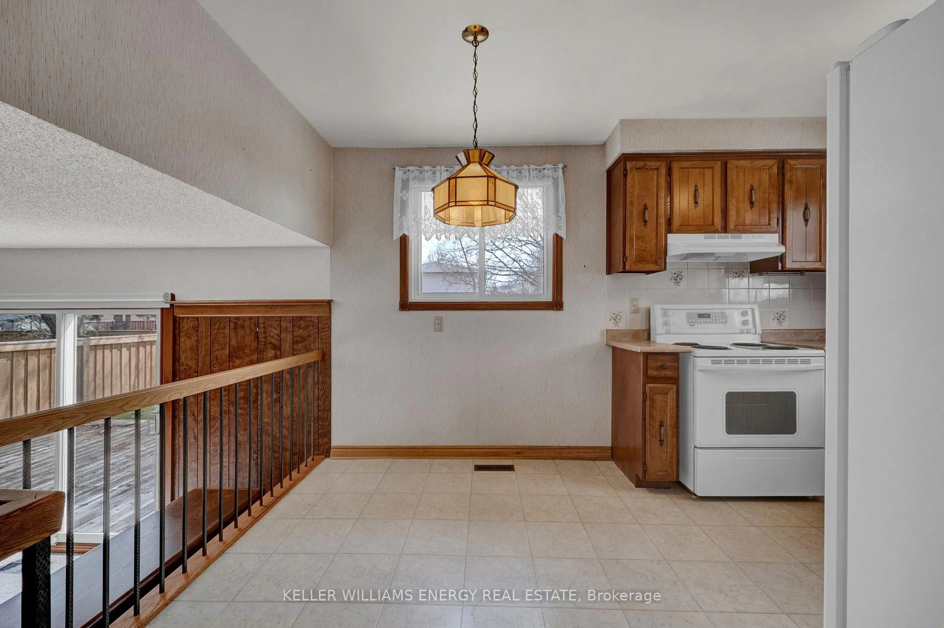 Photo 8 of 183 Gadsby Drive, Whitby, Blue Grass Meadows — HOMEH