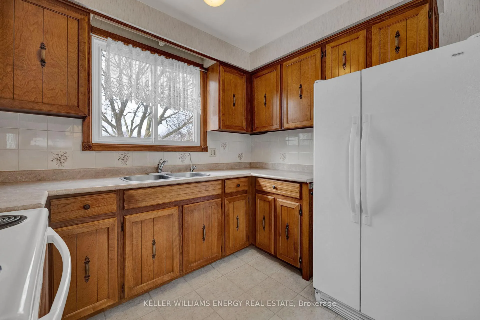 Photo 10 of 183 Gadsby Drive, Whitby, Blue Grass Meadows — HOMEH