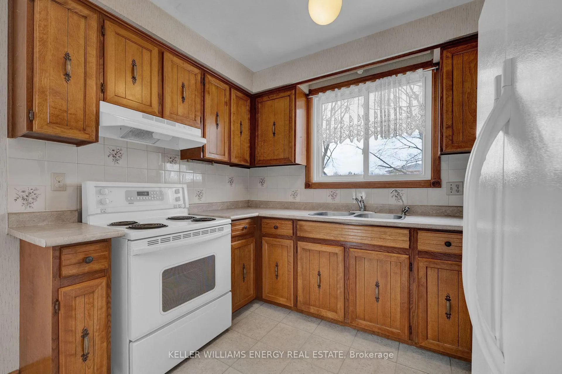 Photo 11 of 183 Gadsby Drive, Whitby, Blue Grass Meadows — HOMEH