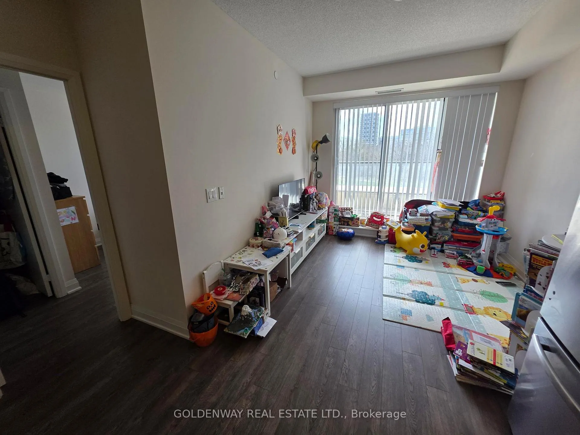 Photo 3 of Unit 325, 18 Uptown Drive, Markham, Unionville — HOMEH