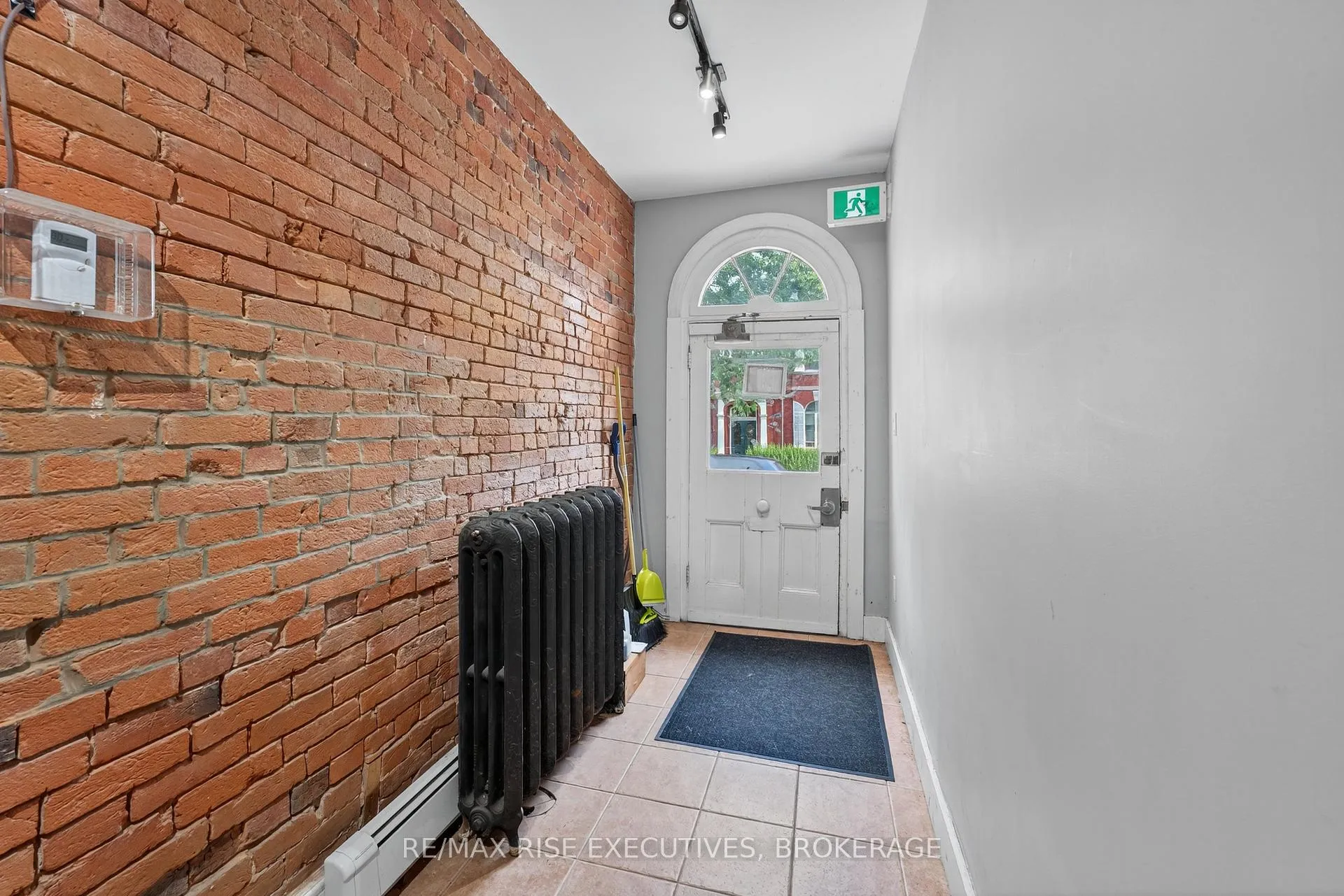 Photo 4 of 160 King Street E, Kingston, Central City East — HOMEH