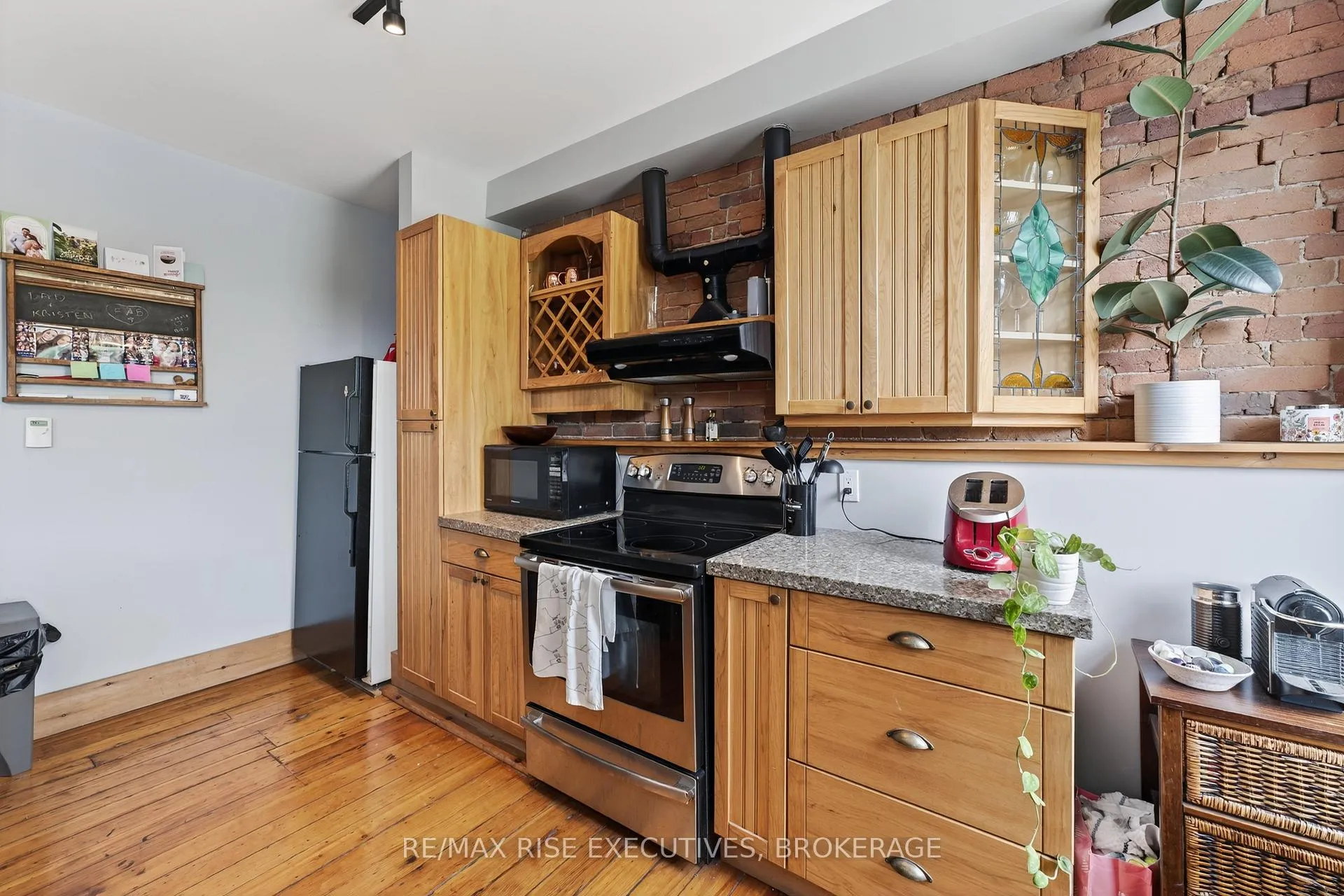 Photo 23 of 160 King Street E, Kingston, Central City East — HOMEH