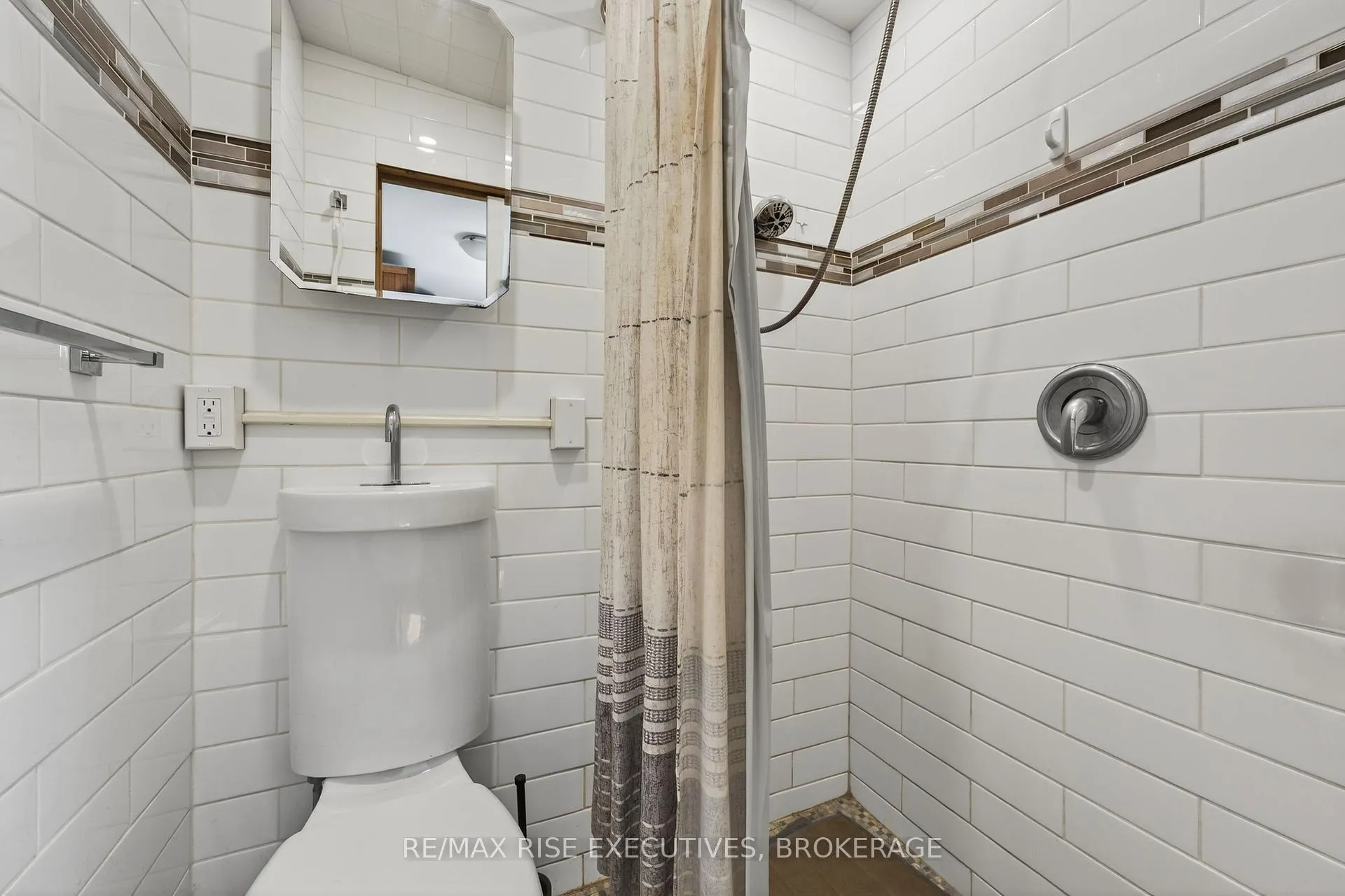 Photo 31 of 160 King Street E, Kingston, Central City East — HOMEH